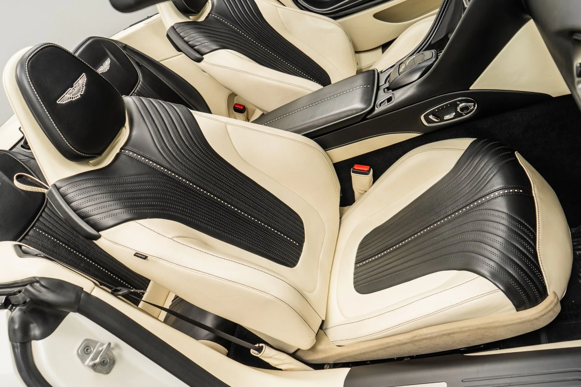 mph026_555270351_Used_2019_Aston_Martin_DB_11_Volante_1760477407_13a1d2d696