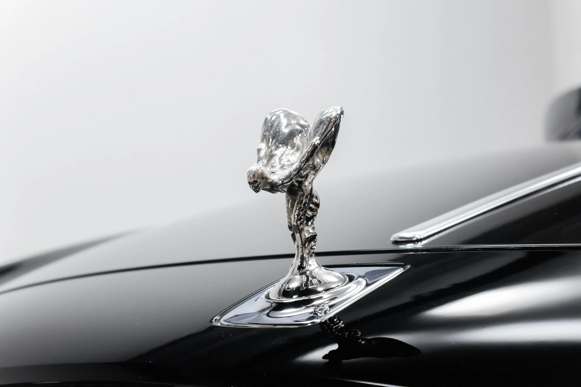 mph026_555423361_Used_2011_Rolls_Royce_Ghost_Base_1762877304_6ce0df454e