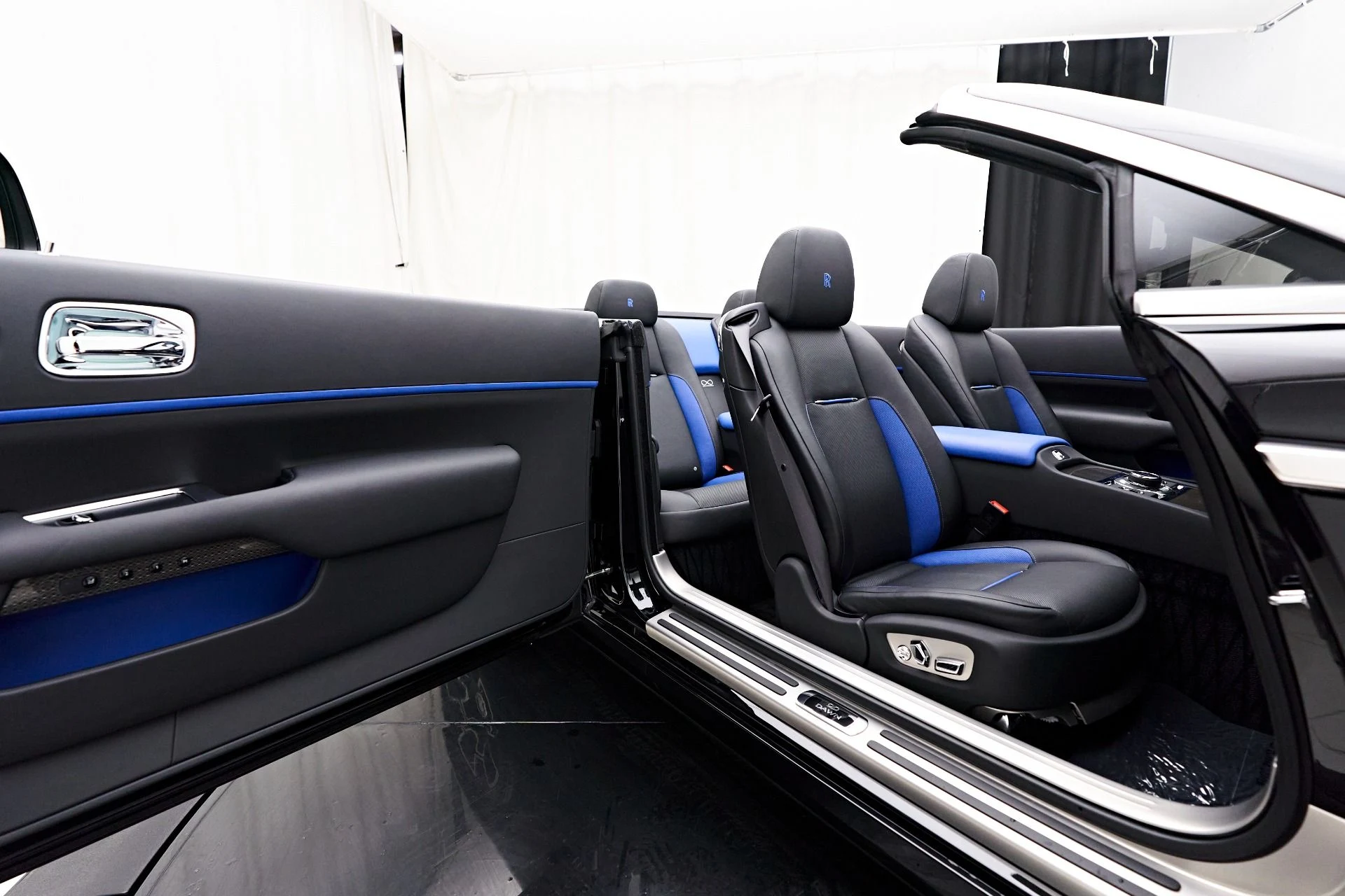 mph026_558203621_Used_2018_Rolls_Royce_Dawn_Base_1712097655_65712480a3