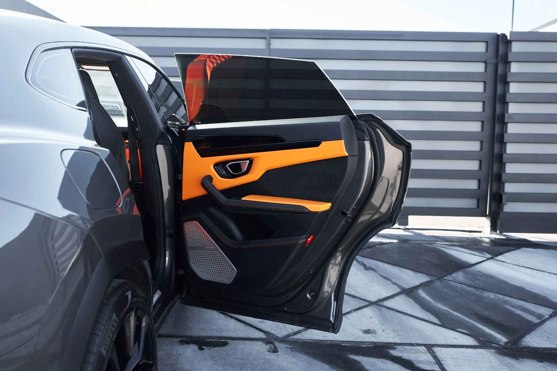 mph026_558778712_Used_2022_Lamborghini_Urus_Base_1759562040_9ef3e9570f
