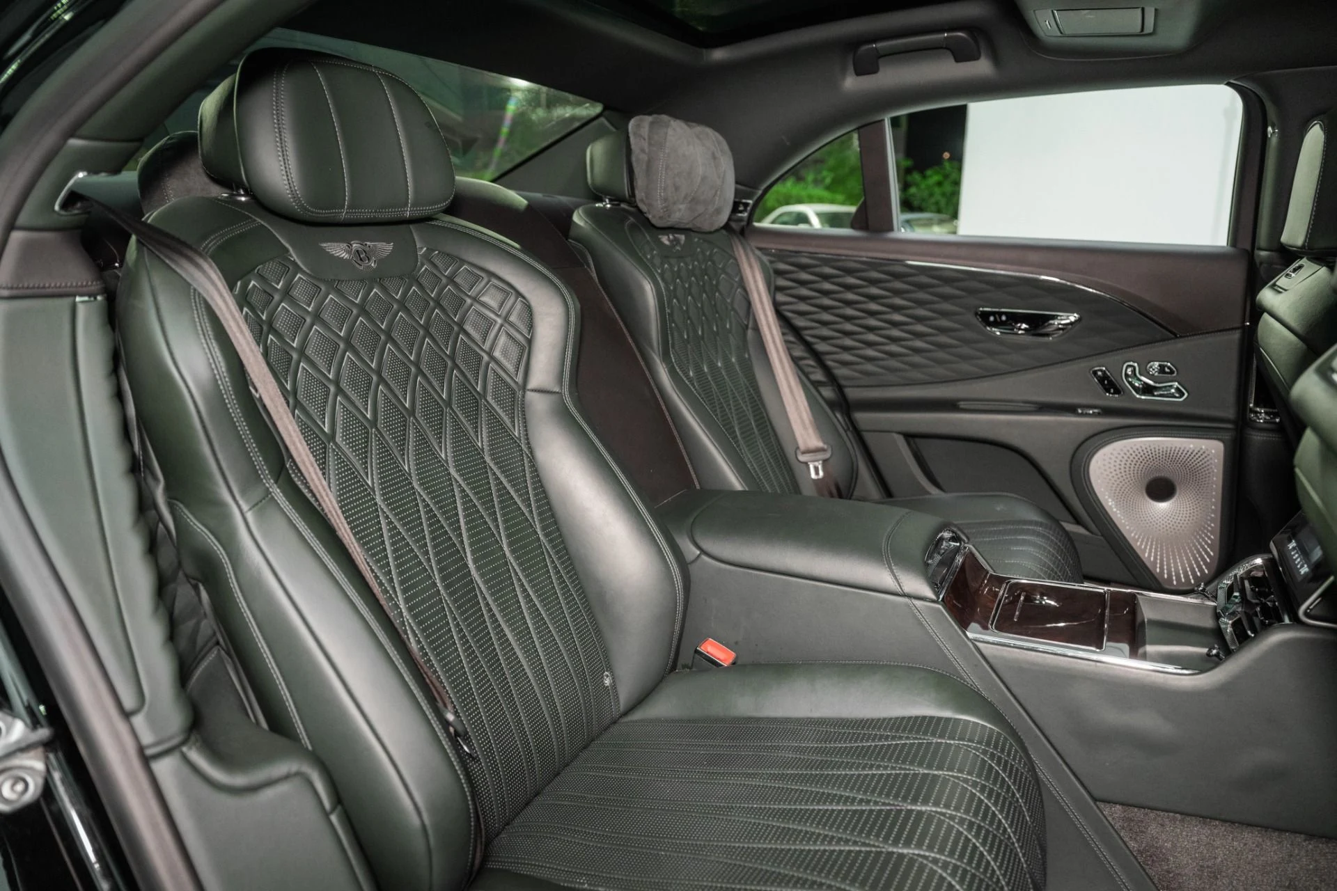 mph026_564954319_Used_2022_Bentley_Flying_Spur_V8_1761057059_a449de88e1