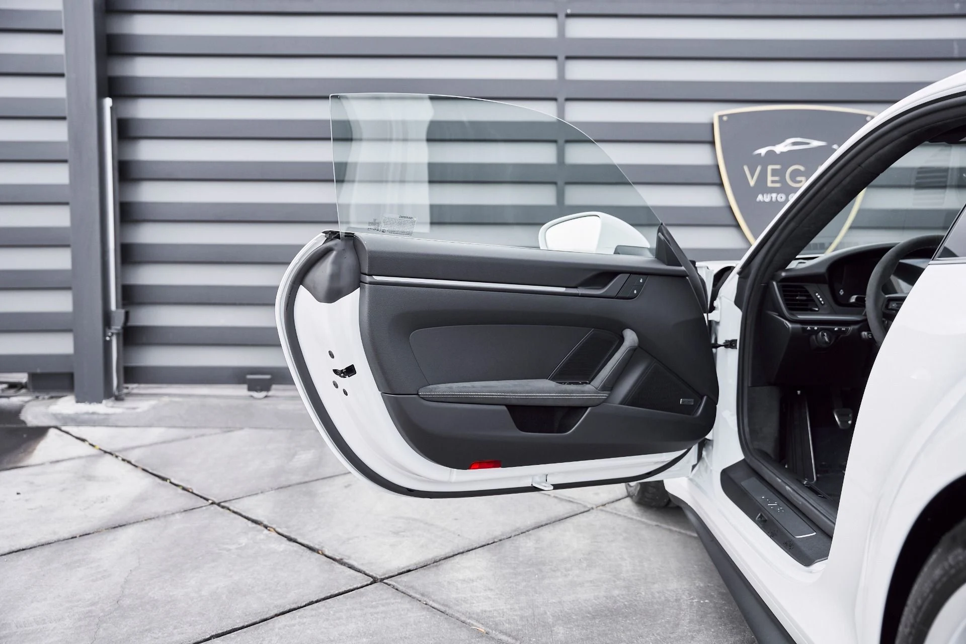 mph026_566760365_Used_2025_Porsche_911_GT_3_1766797611_d06b1e4946