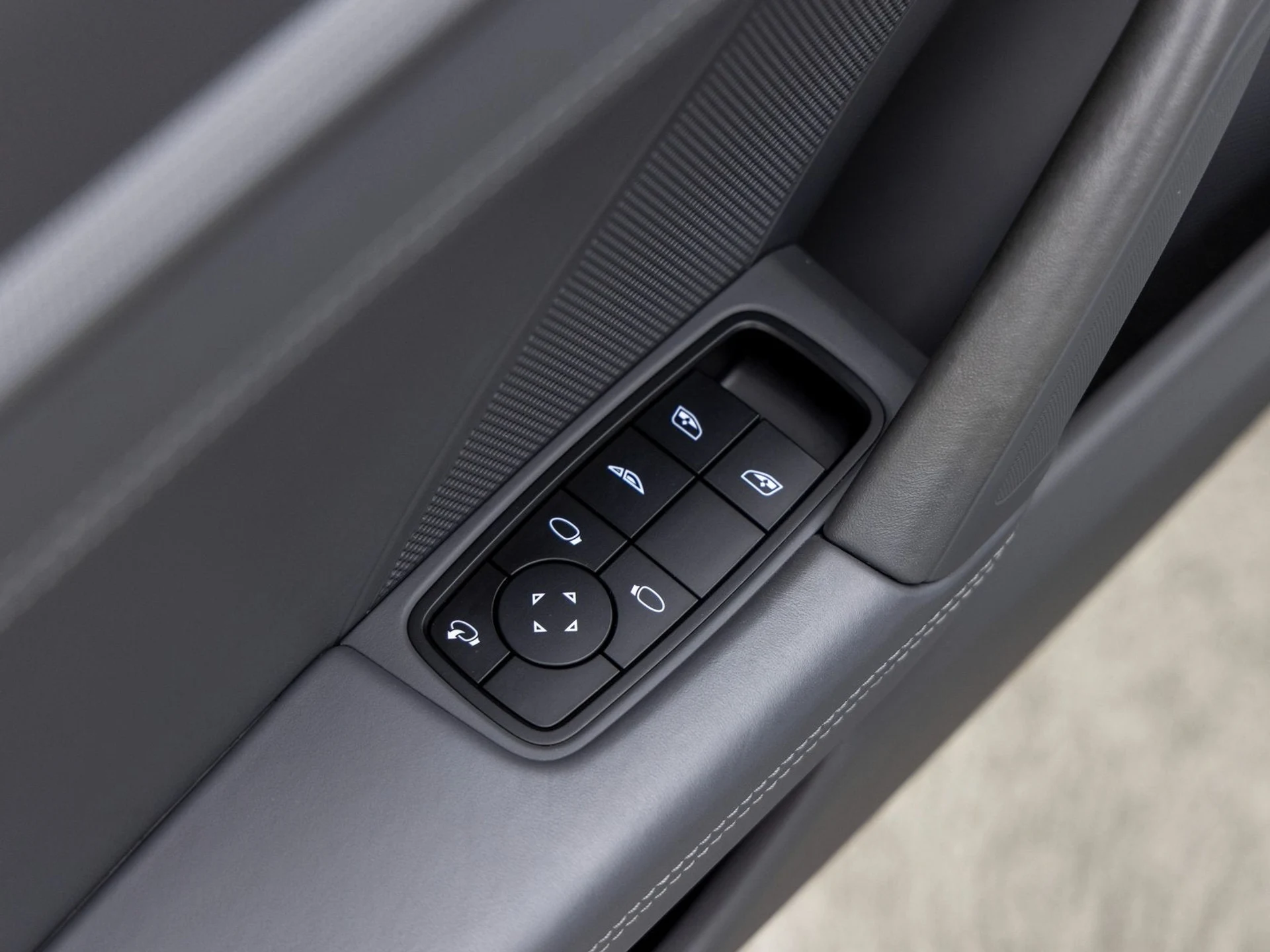 mph026_571968230_27_0f367691a9