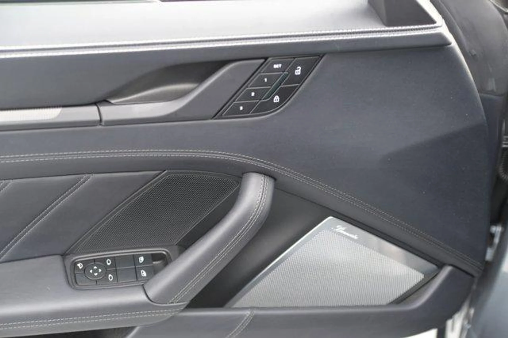 mph026_577007692_Hewyw_Ub3eo8krll_M_Drg2a_K7n_W_Nw_b582add2f1