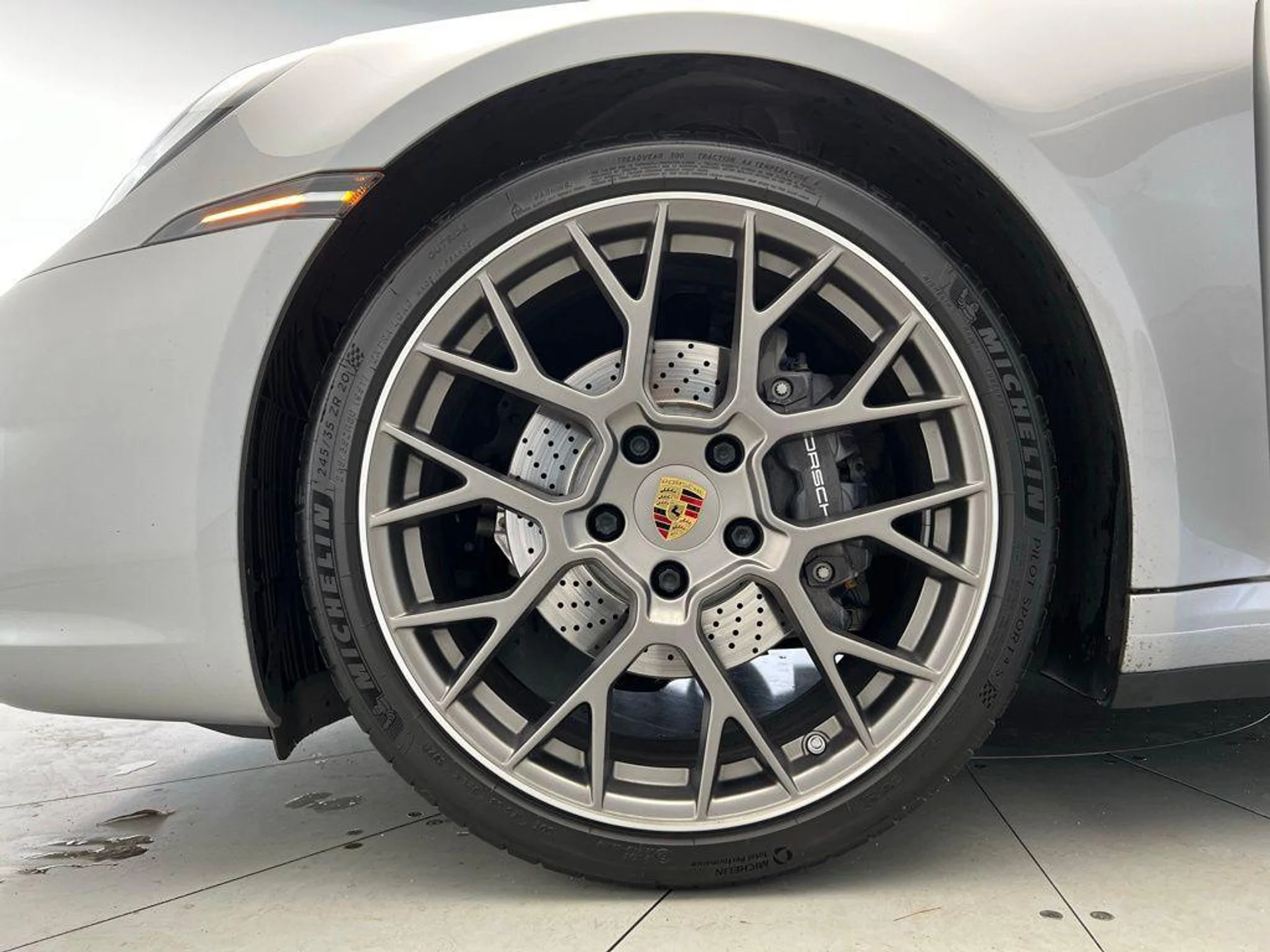 mph026_591777127_Ui5_L8qzgt9x_FQG_Ld_I_Sadm_B1n_Fj_A_cfeab26148