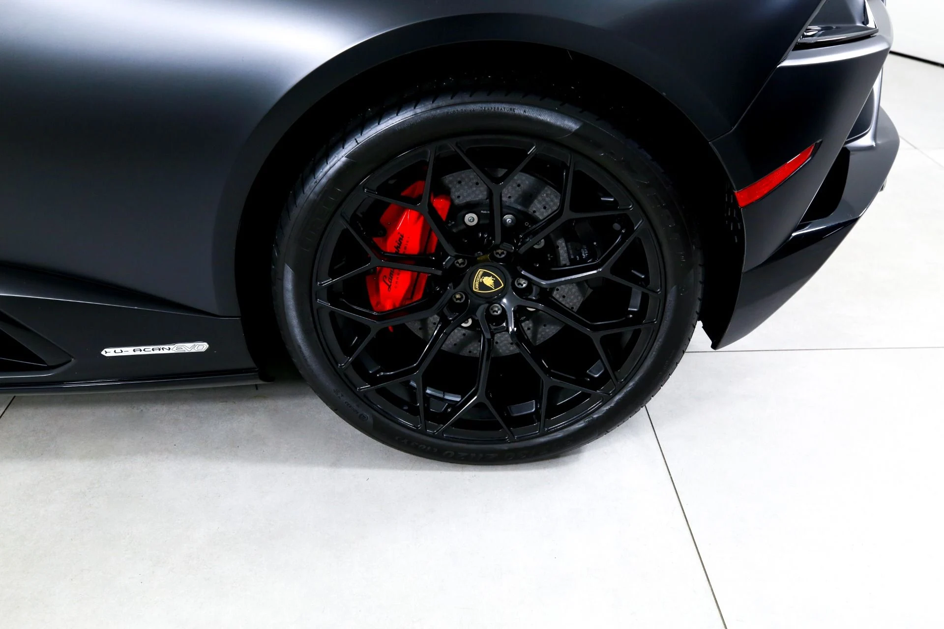 mph026_600064543_Used_2023_Lamborghini_Huracan_EVO_Spyder_1761056229_ede6552840