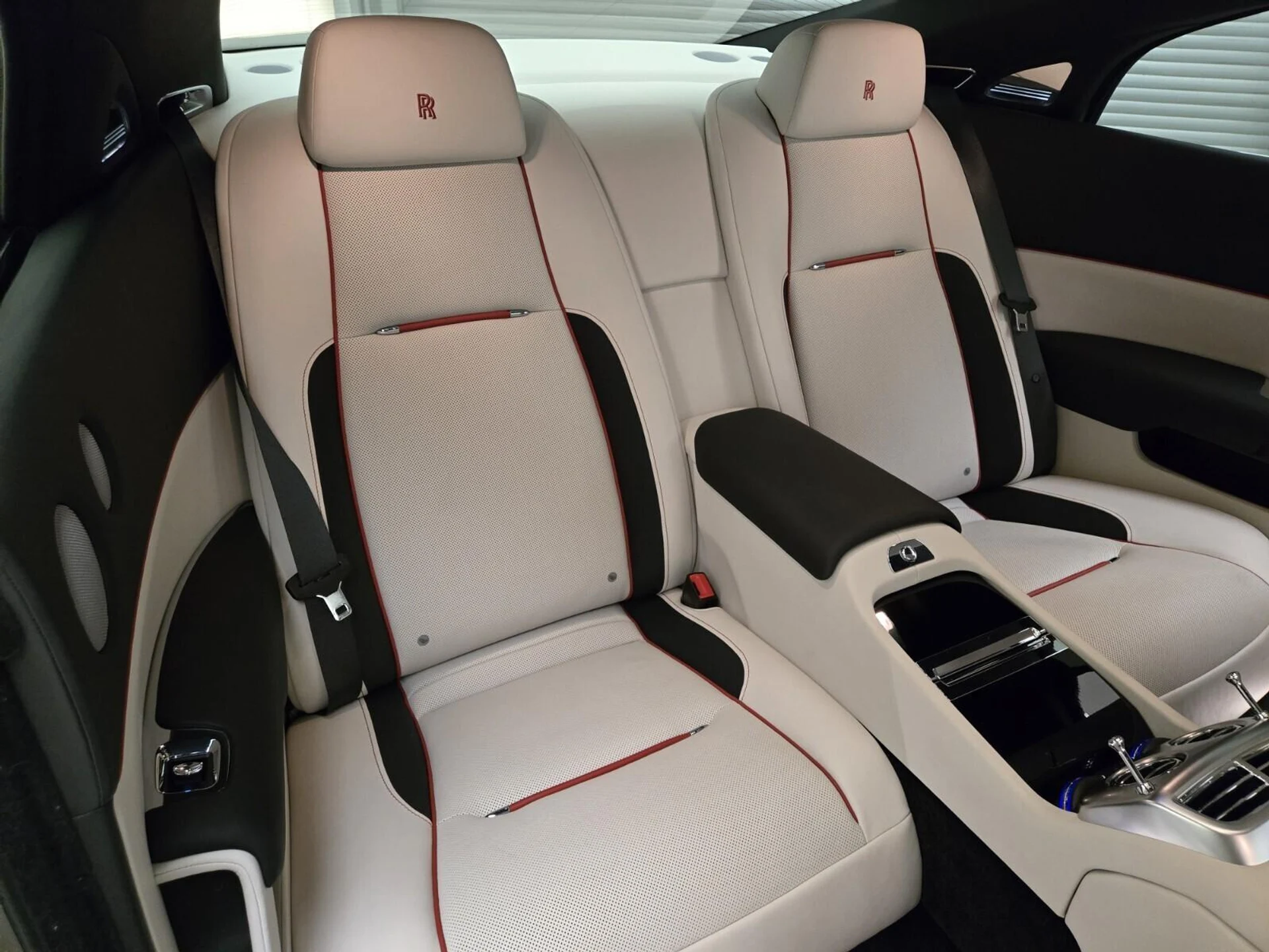 mph026_603979750_Used_2018_Rolls_Royce_Wraith_1755931441_c2a5b125f4