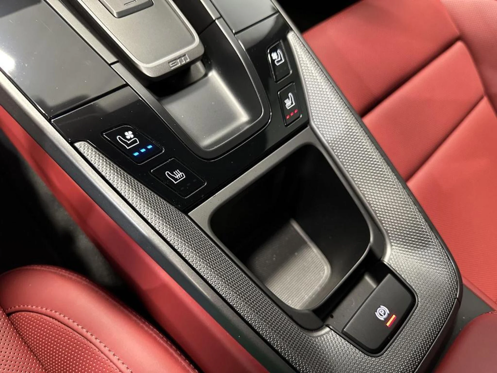 mph026_609383853_Mji_Nqu7t_Vkg_F_De_YG_Blma0_Ixy6t_Q_a2d22c9c1a