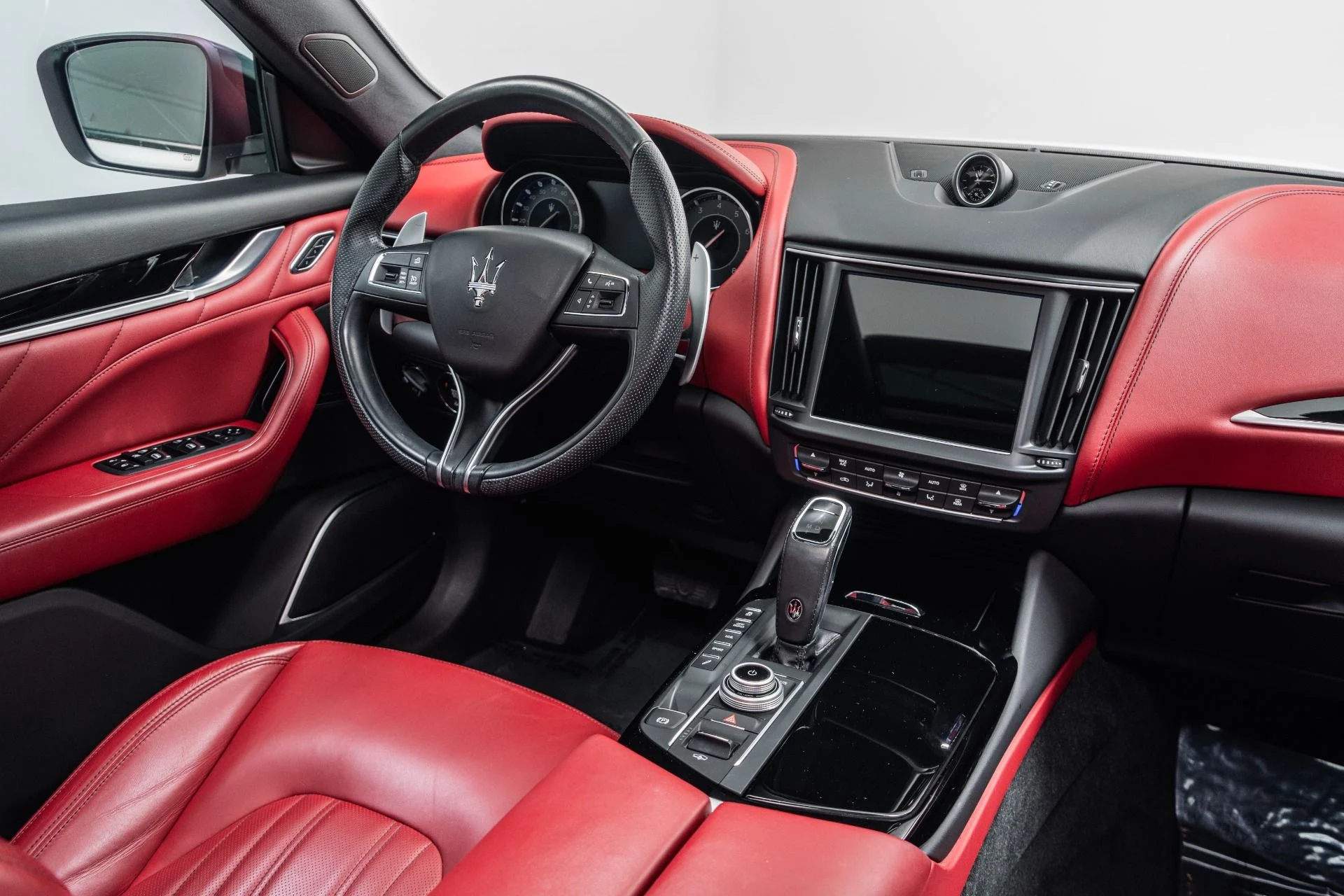 mph026_613136886_Used_2022_Maserati_Levante_Modena_Nerissimo_Package_Comfort_and_Convenience_Package_1773694217_653198aae8