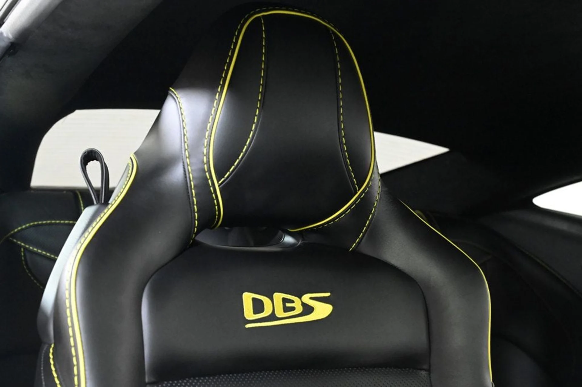 mph026_614113373_used_2021_aston_martin_dbs_superleggera_11350_22941074_26_1024_276dfb0328