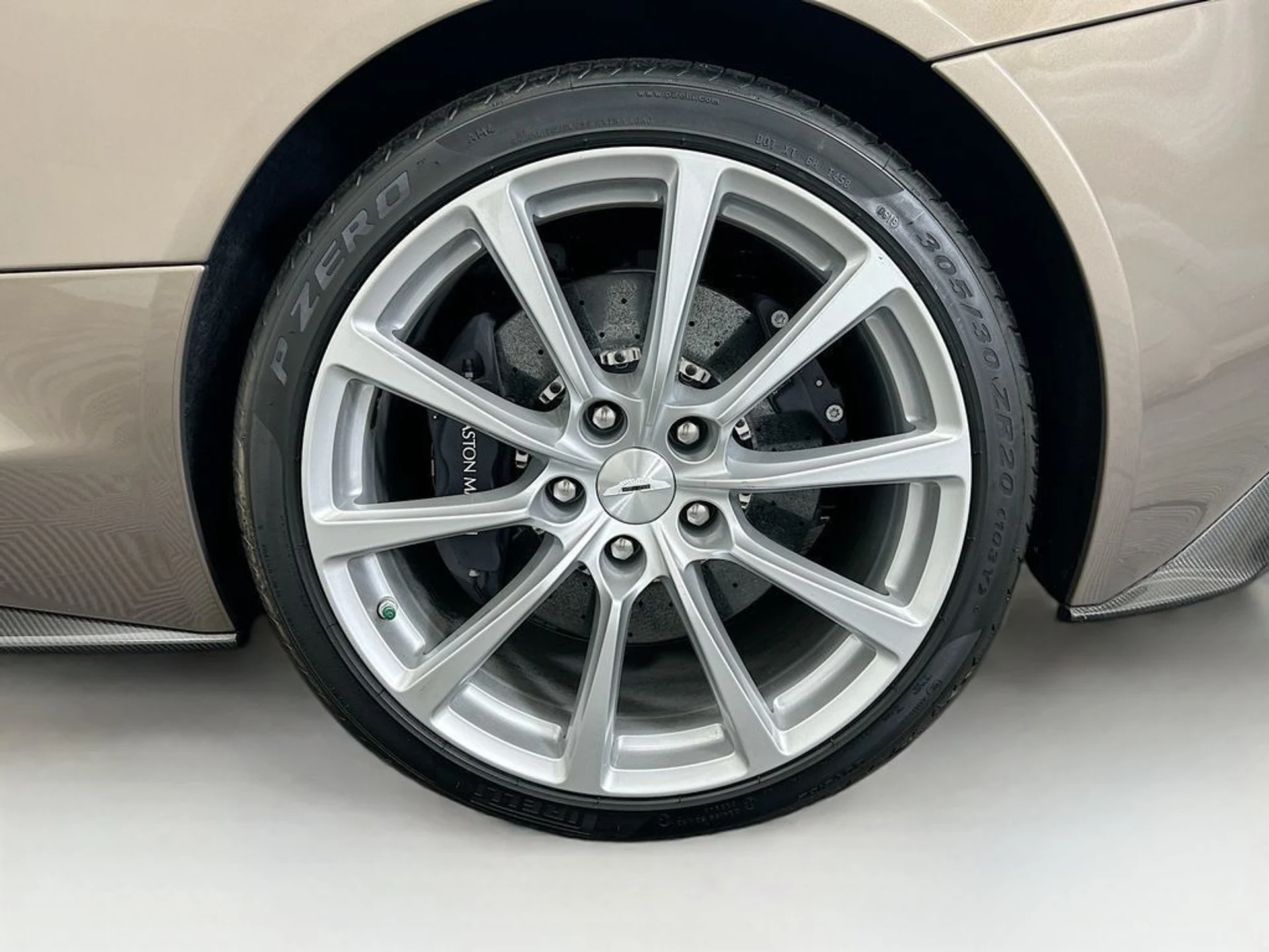 mph026_614881806_used_2017_aston_martin_vanquish_volante_8119_22986074_27_1024_1c58aba343