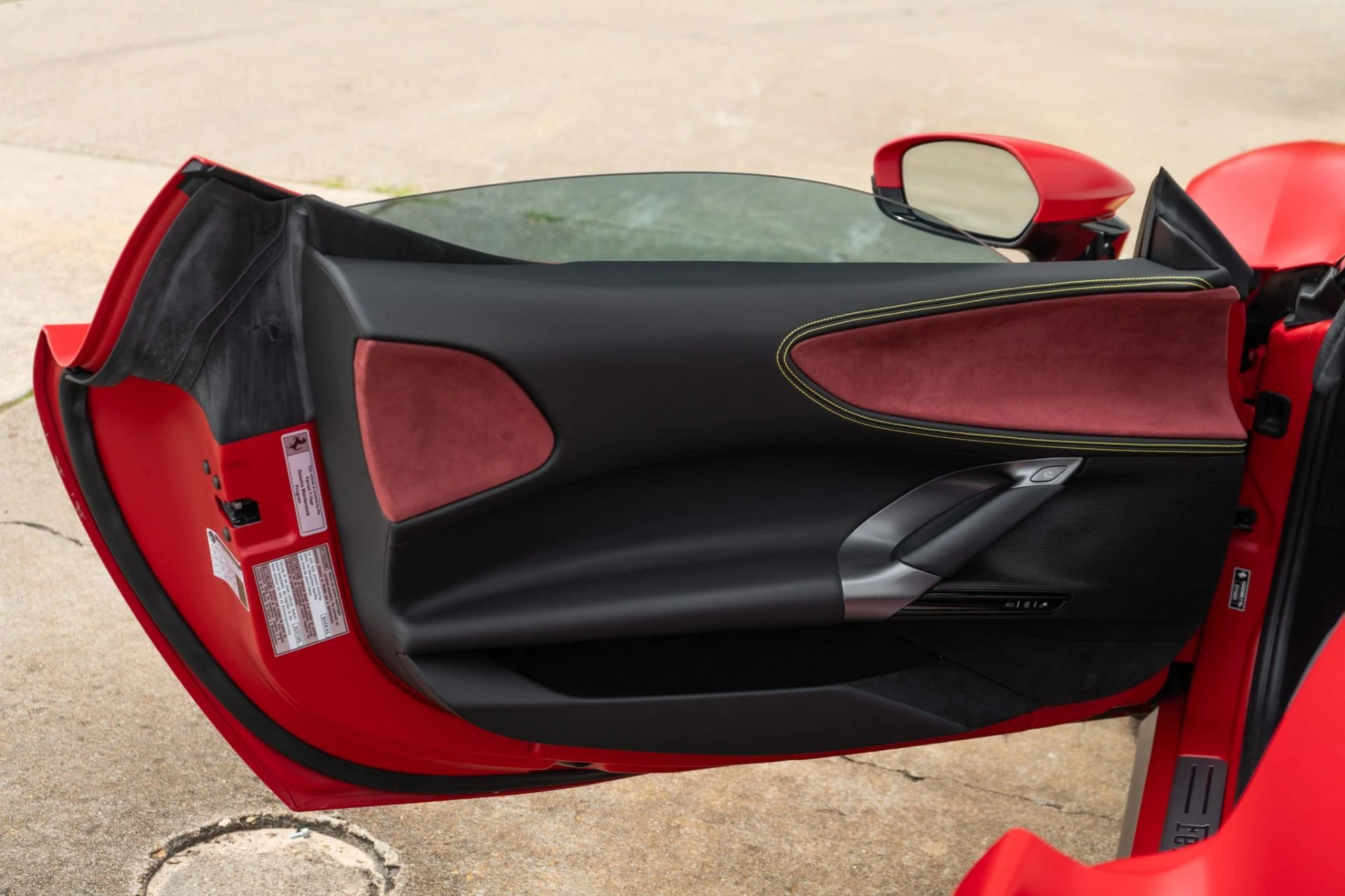 mph026_619113283_Used_2023_Ferrari_SF_90_Spider_1780939425_0961f83b4e