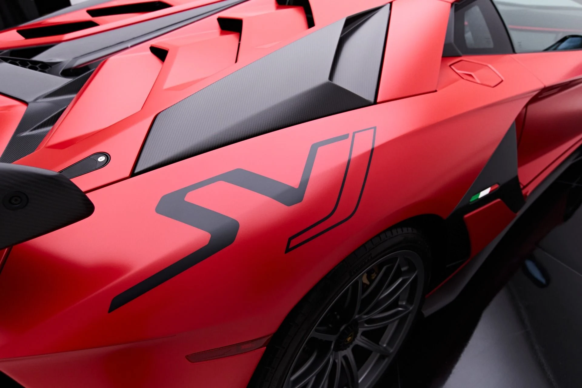 mph026_619769732_Used_2019_Lamborghini_Aventador_SVJ_Base_1660667507_2148555164
