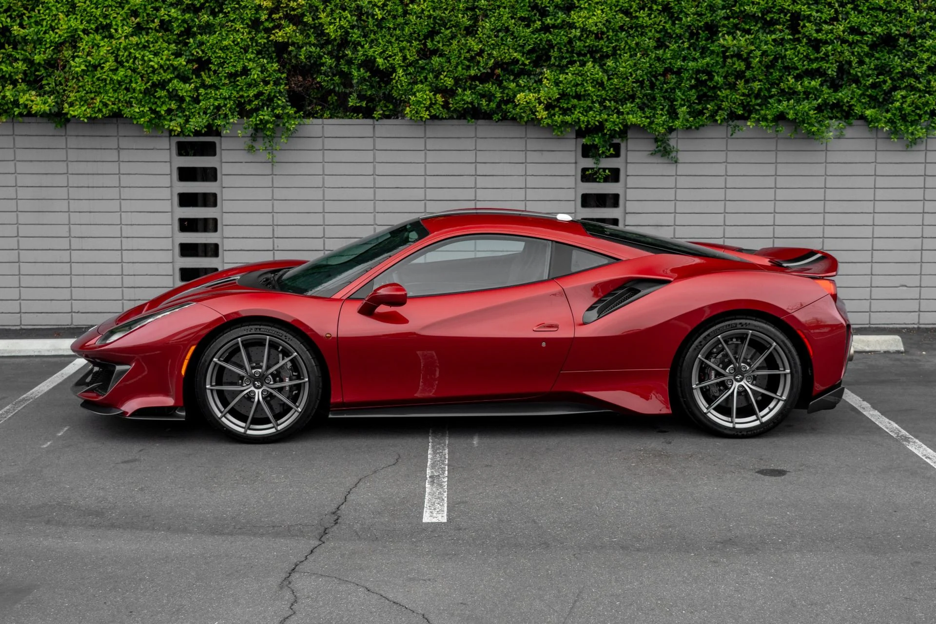 mph026_628111472_Used_2019_Ferrari_488_Pista_1759877636_33db556487