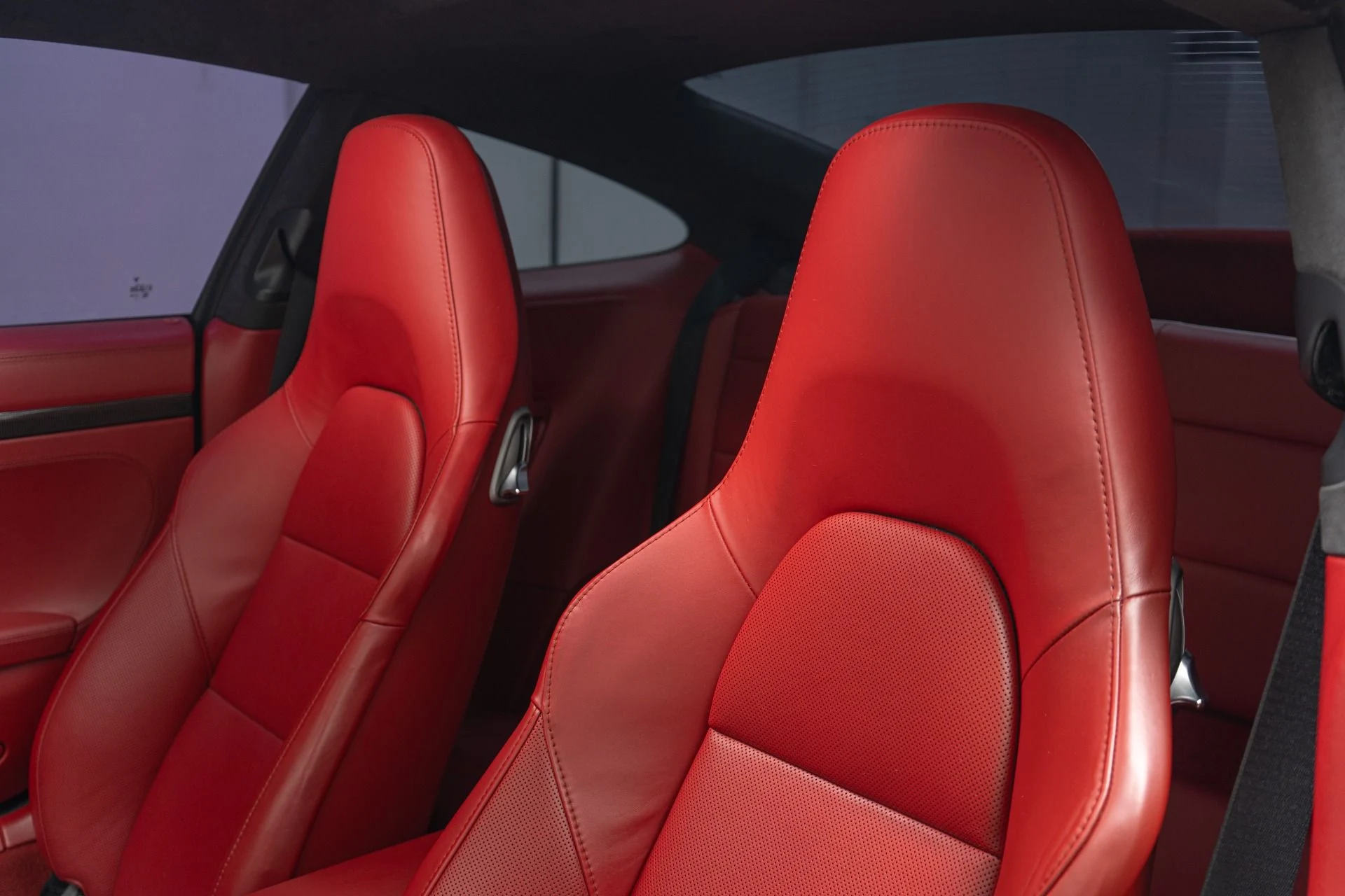 mph026_6304748_Used_2014_Porsche_911_Turbo_S_560_Horsepower_Natural_Leather_Heated_and_Ventilated_Seats_1776370502_3edbf8bd8d