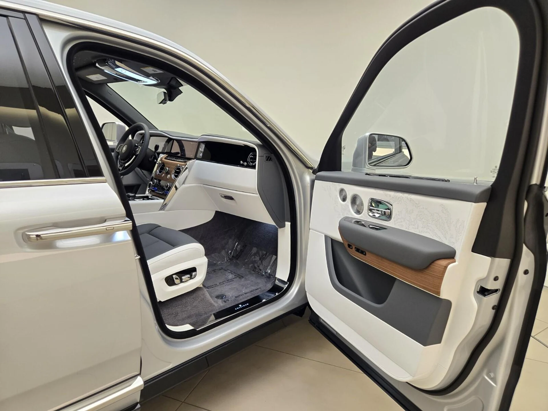 mph026_641068383_New_2026_Rolls_Royce_Cullinan_1768889711_414798e2e7