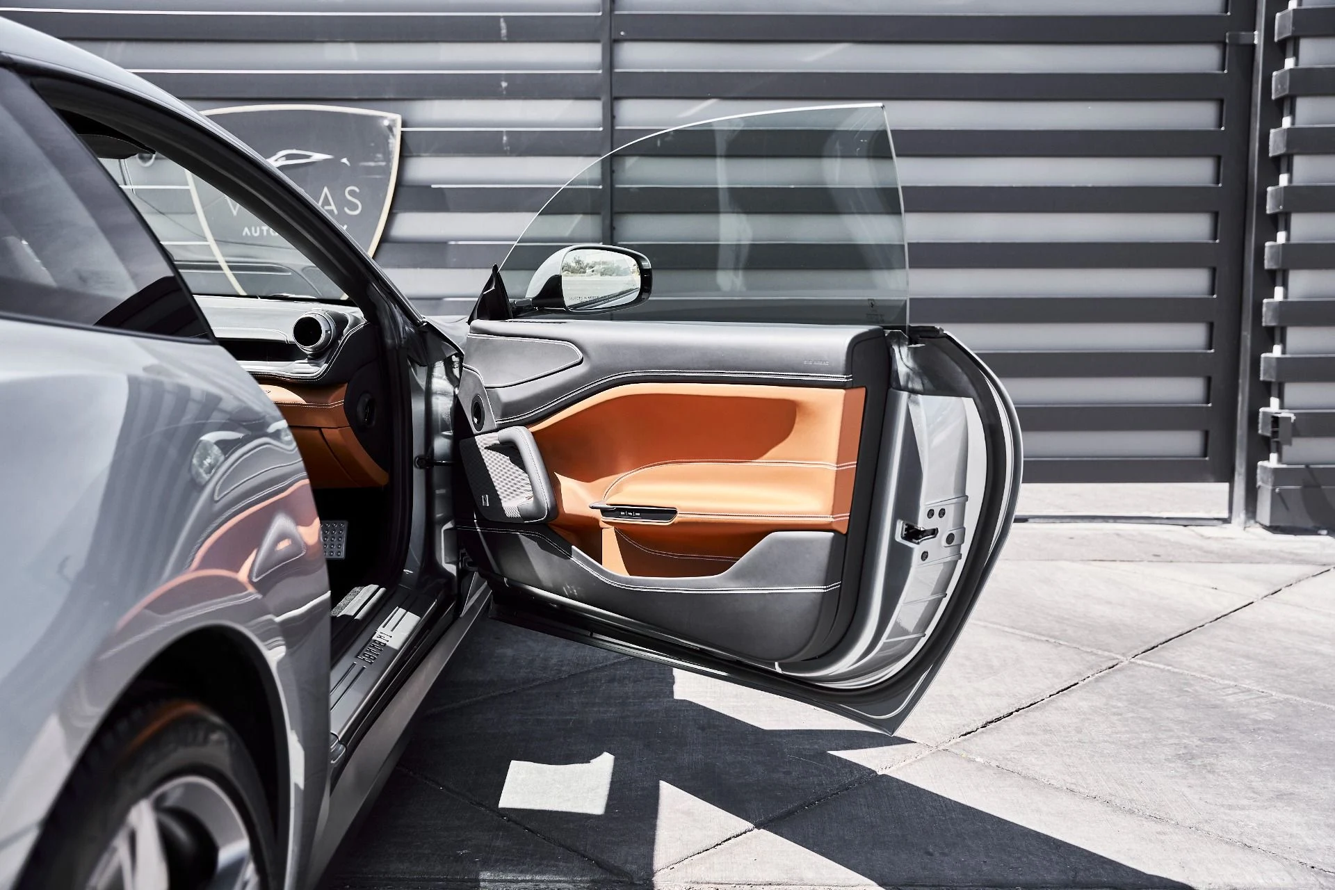 mph026_641717618_Used_2018_Ferrari_GTC_4_Lusso_V12_1775612029_22a41eb90e