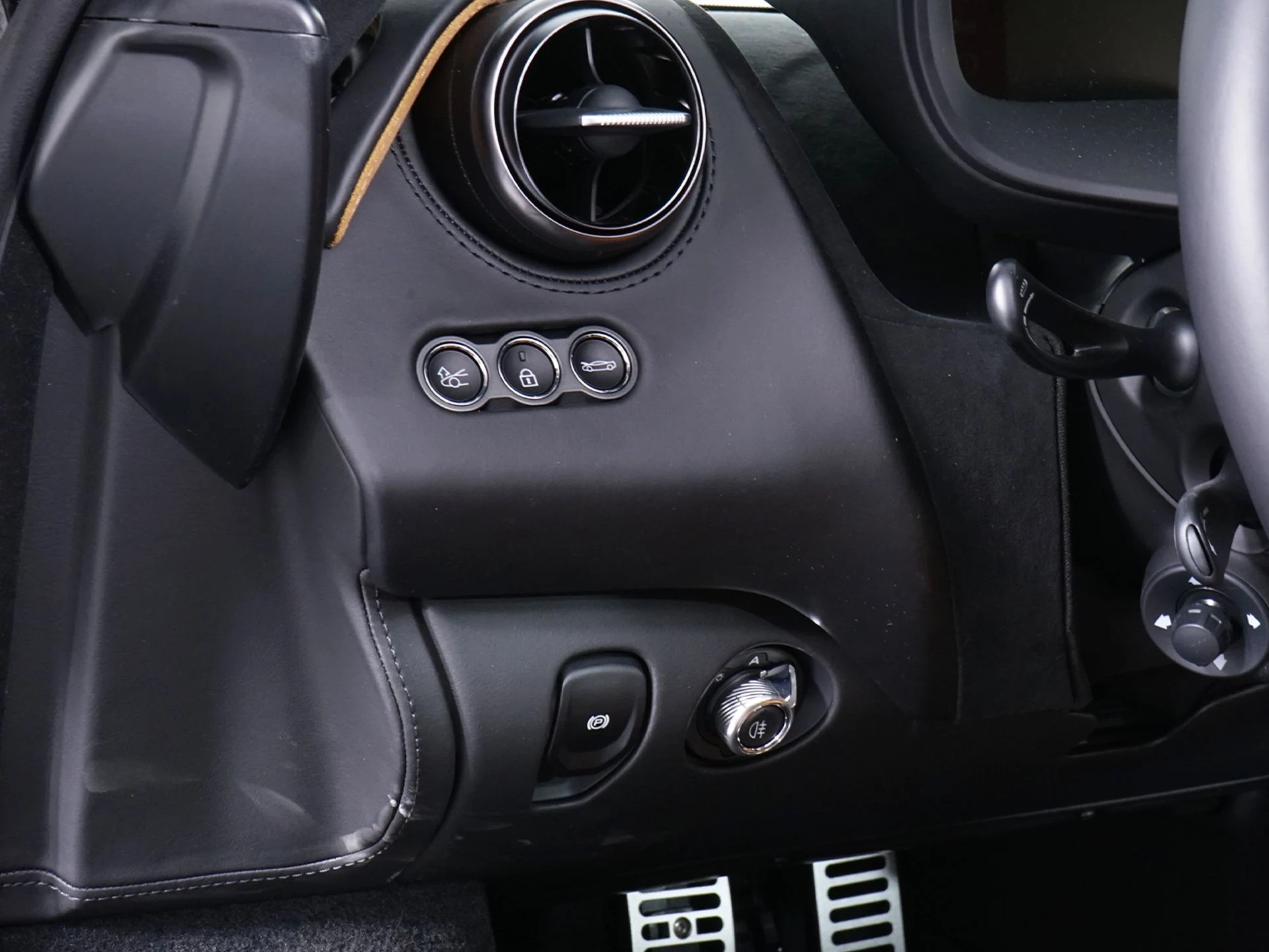 mph026_643718005_a0a0c9a482012627b38daee87eeb3e42x_226fc2d697