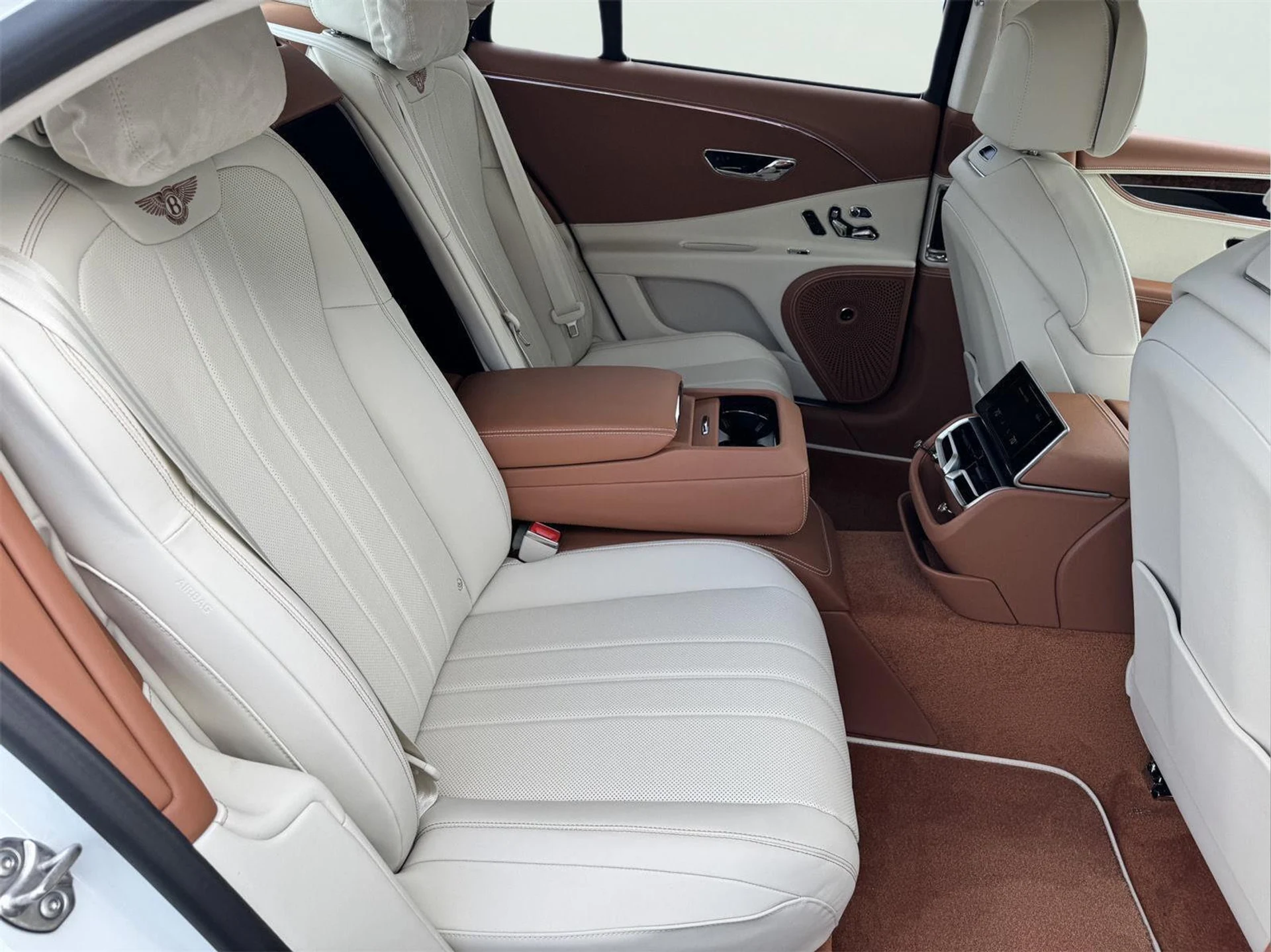 mph026_647097299_b7615e47e28a8bf31b9b72a1d006a81b_5a44448608