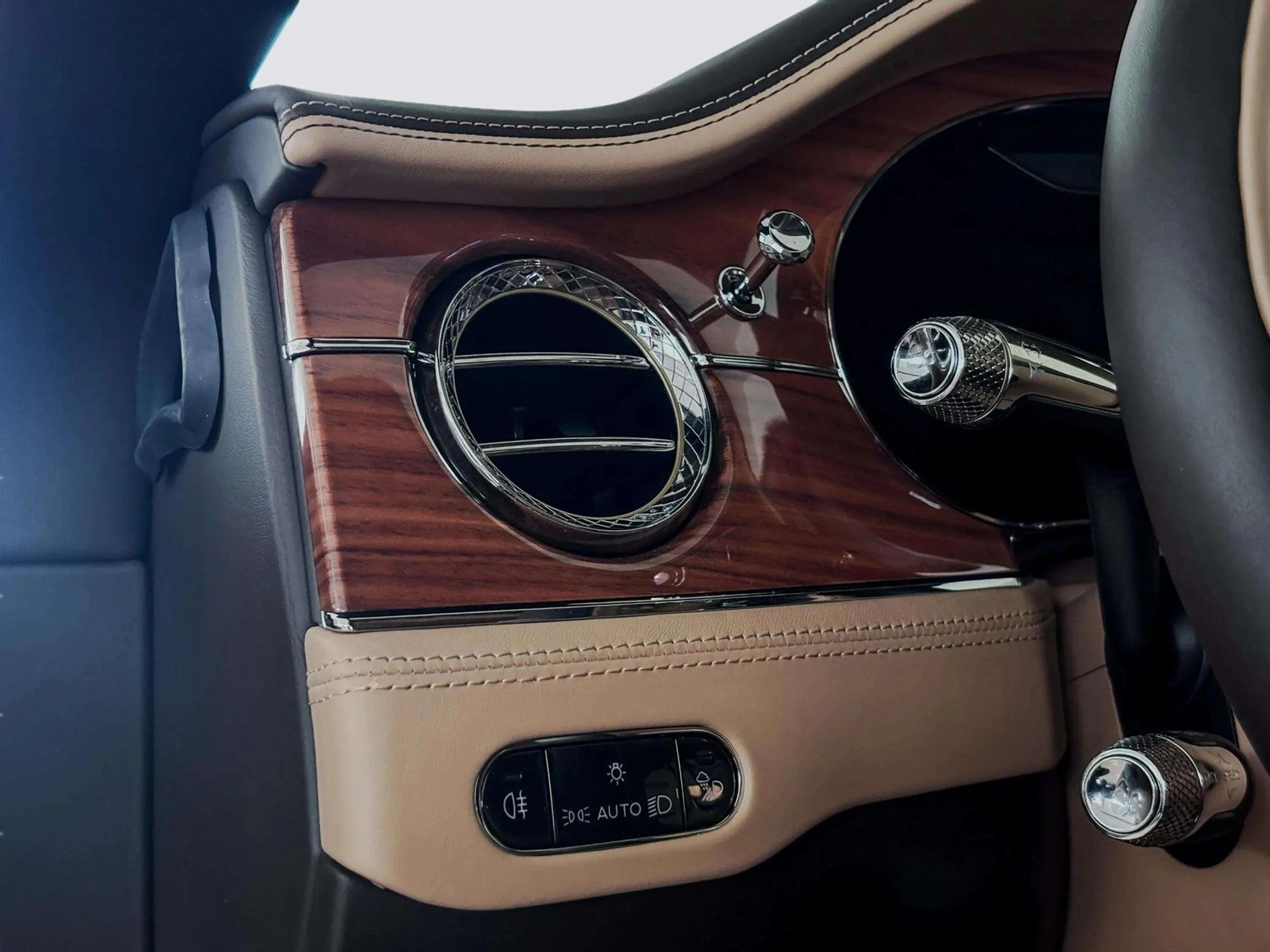 mph026_651593607_image_27_424d245cf3