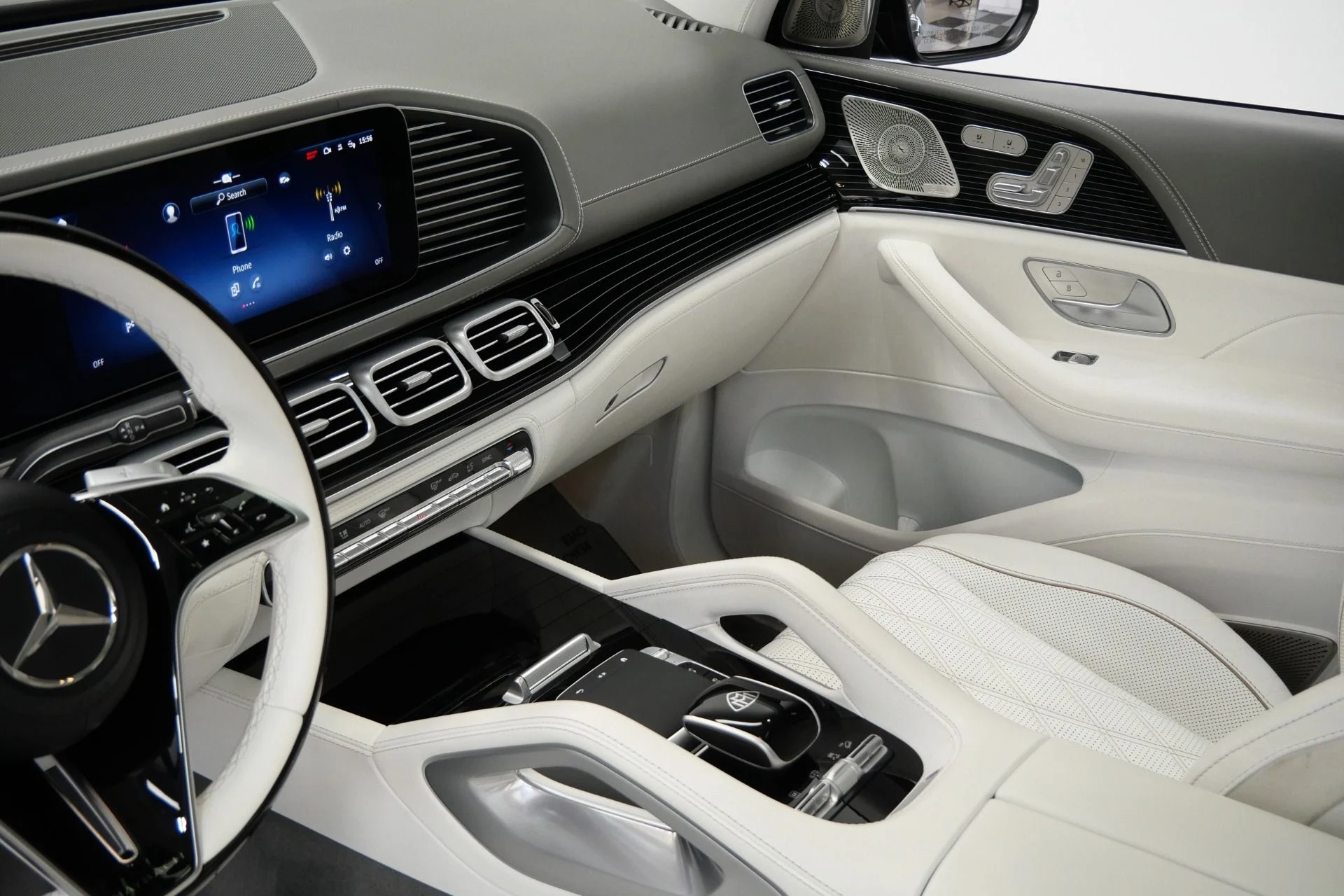 mph026_654889343_Used_2024_Mercedes_Benz_Maybach_GLS_600_4_MATIC_Factory_Two_Tone_paint_Polished_Wheels_Loaded_1774374618_5556f2273b