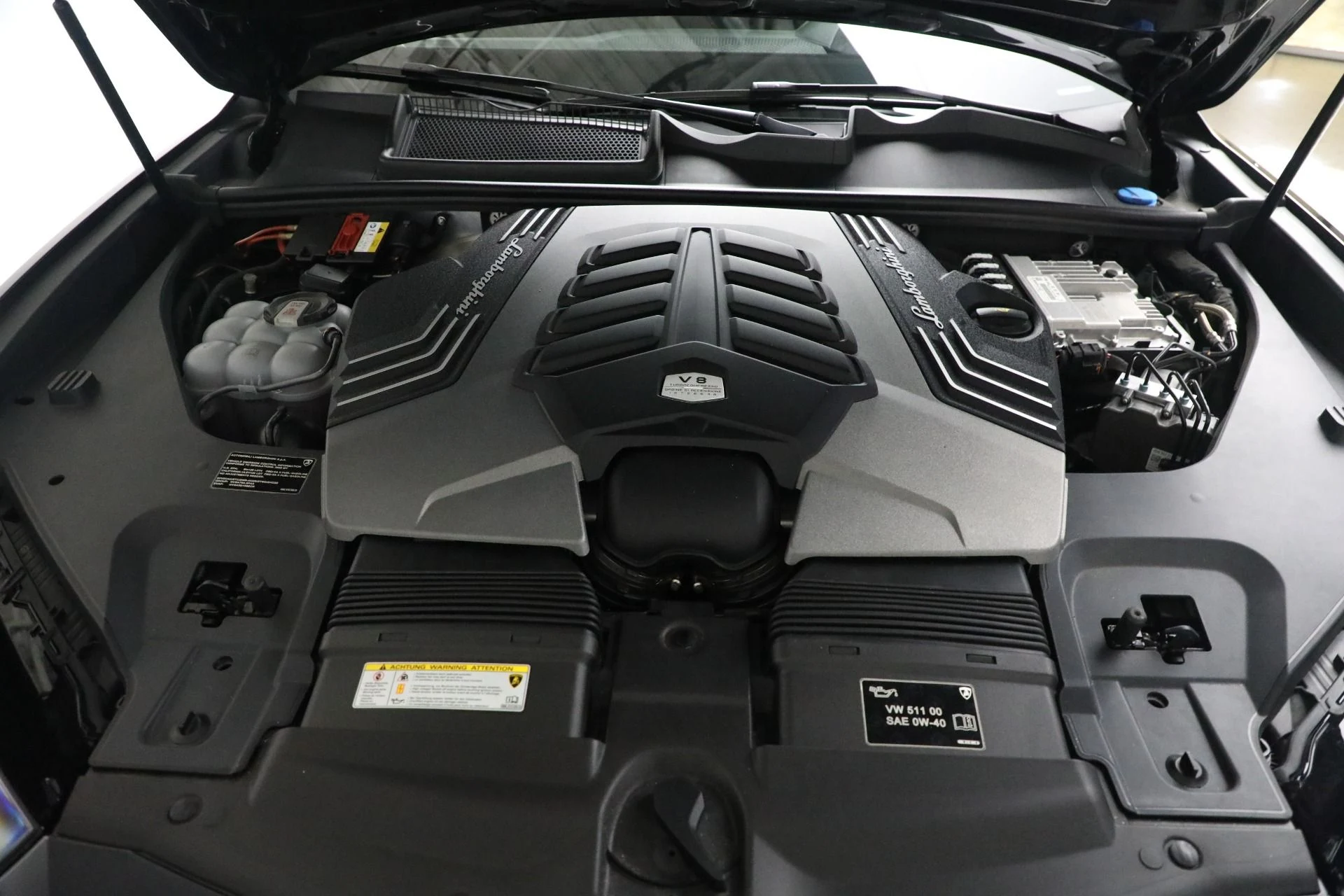 mph026_656859532_Used_2022_Lamborghini_Urus_1761597990_1da479919d