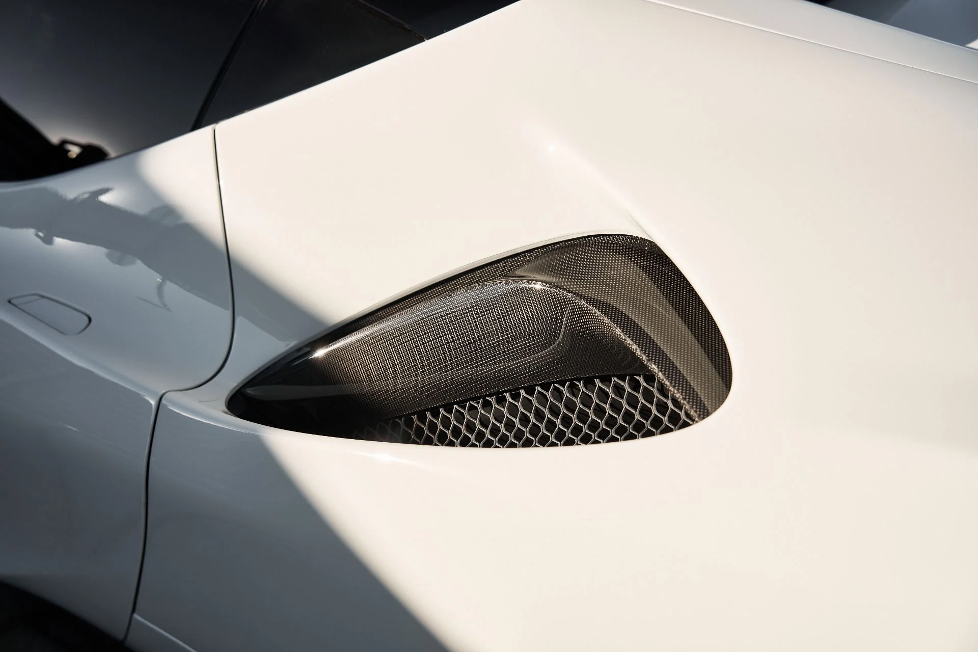 mph026_657604597_Used_2023_Ferrari_SF_90_Stradale_Base_1762650956_890ce38234