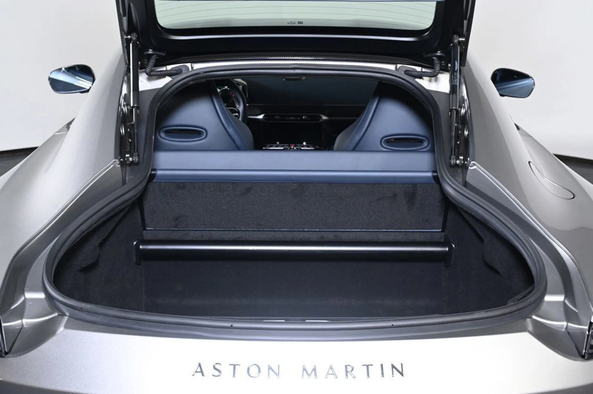 mph026_667361520_new_2026_aston_martin_vantage_scoupe_11350_23021664_27_1024_fb708b0a26
