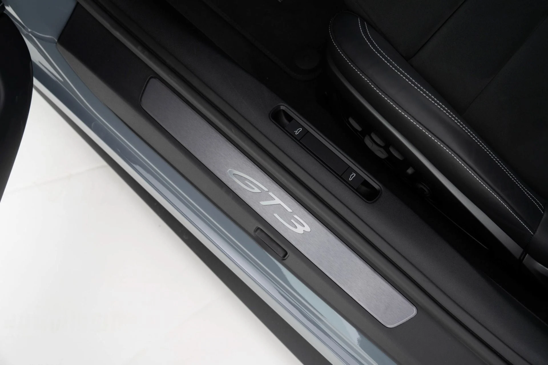 mph026_686093540_Used_2024_Porsche_911_GT_3_1774634342_5ad67b9782