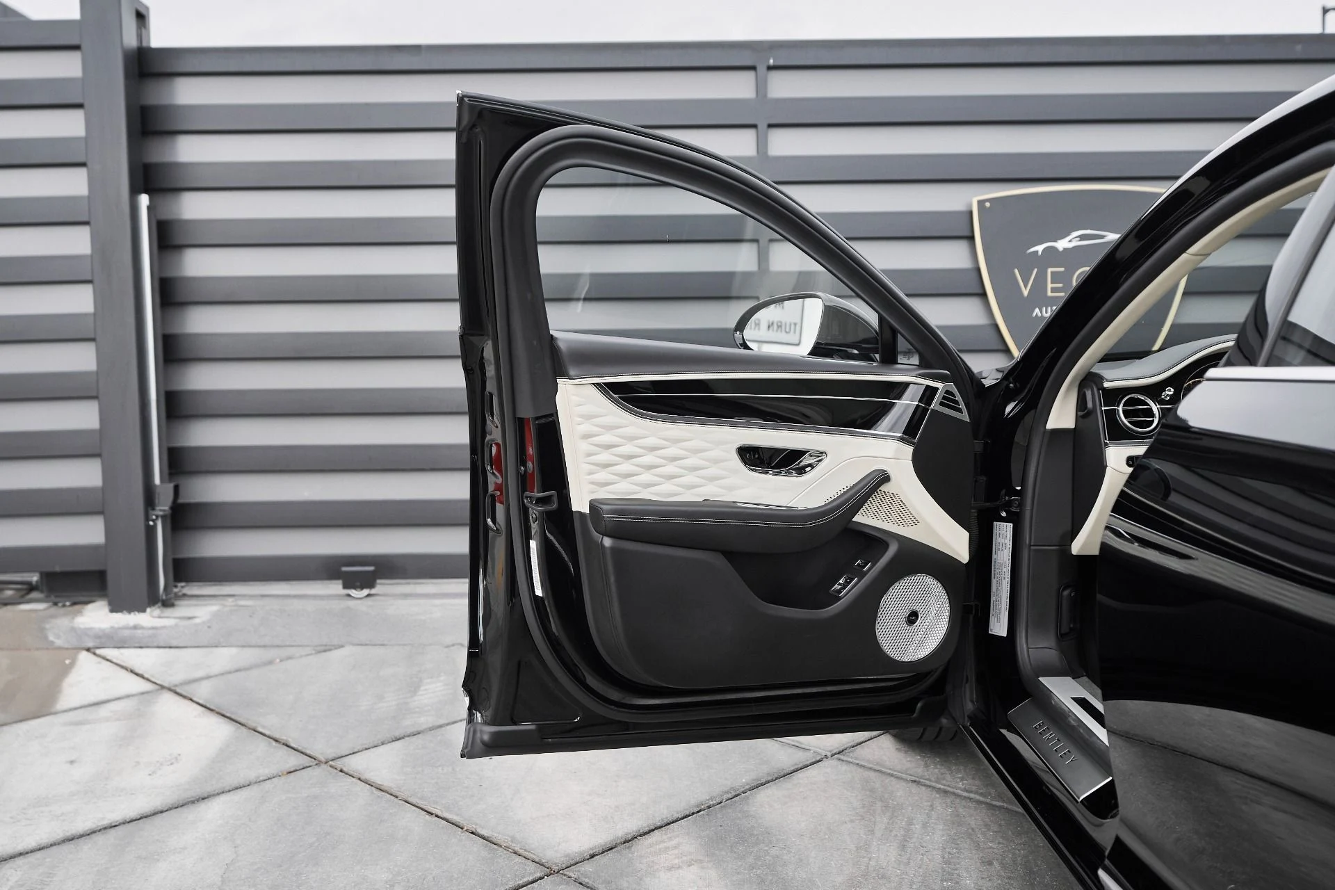 mph026_688481451_Used_2022_Bentley_Flying_Spur_V8_1763502797_6e155510f8