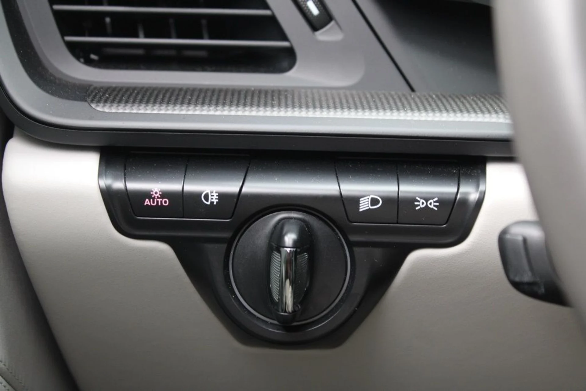 mph026_697896783_05fcc5f3cb80c969712a06f849db4a30_02f4053479