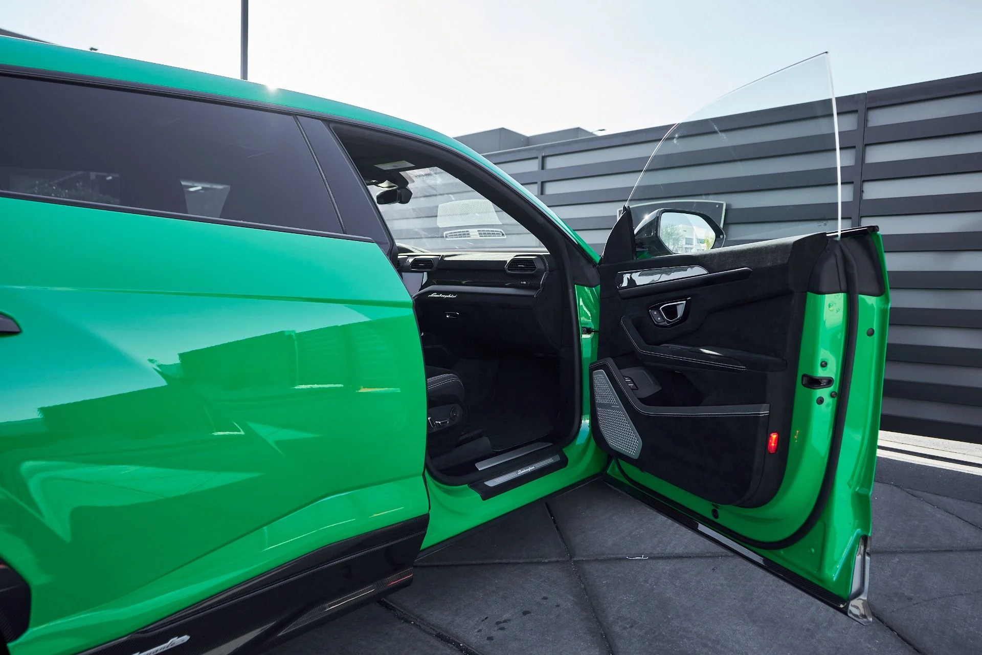 mph026_701609235_Used_2024_Lamborghini_Urus_Performante_1764124768_e7f555e54b