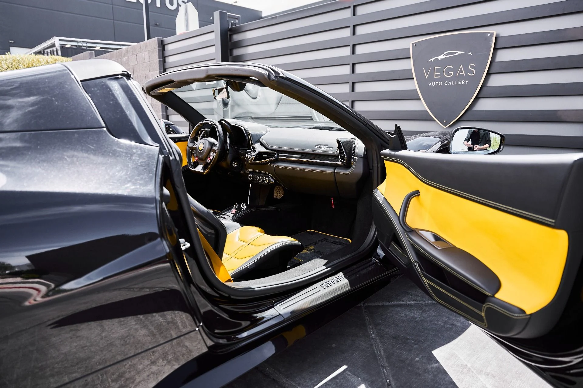 mph026_704102133_Used_2013_Ferrari_458_Spider_Base_1778089064_a7d8e2671f