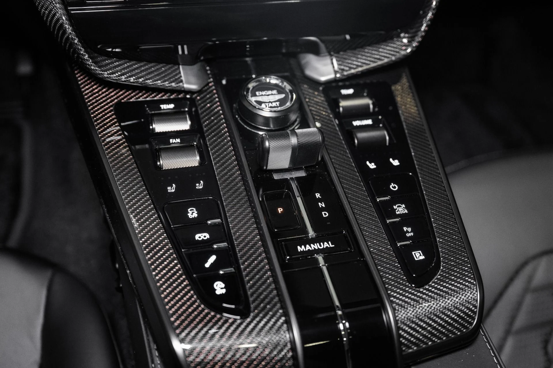 mph026_705255692_New_2027_ASTON_MARTIN_VANQUISH_1787330062_5c6033f2e0