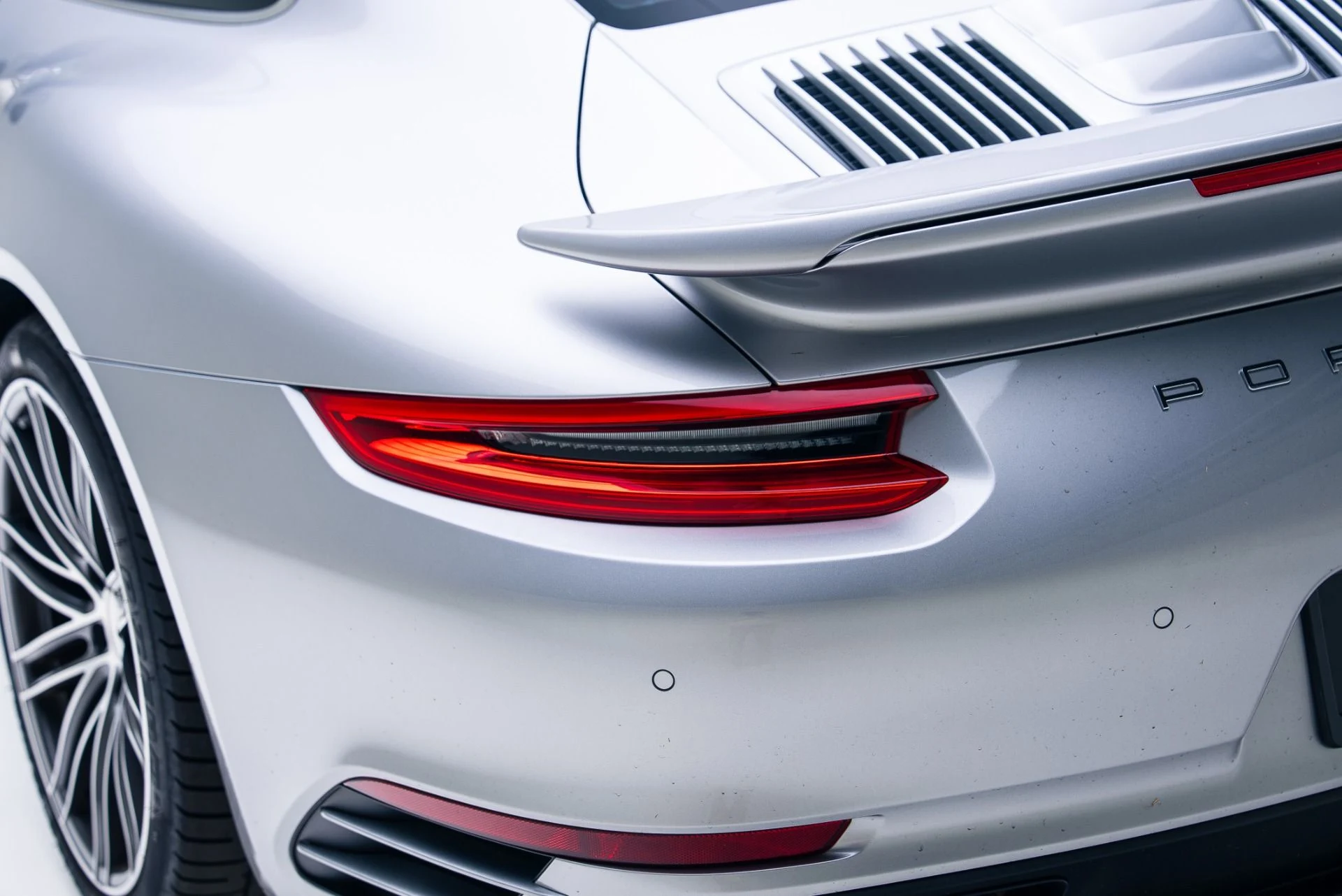 mph026_716234535_Used_2018_Porsche_911_Turbo_1765307368_133982ff5d