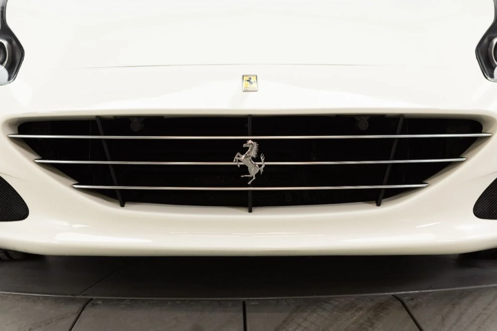 mph026_729566373_Used_2016_Ferrari_California_T_e7524b36e6