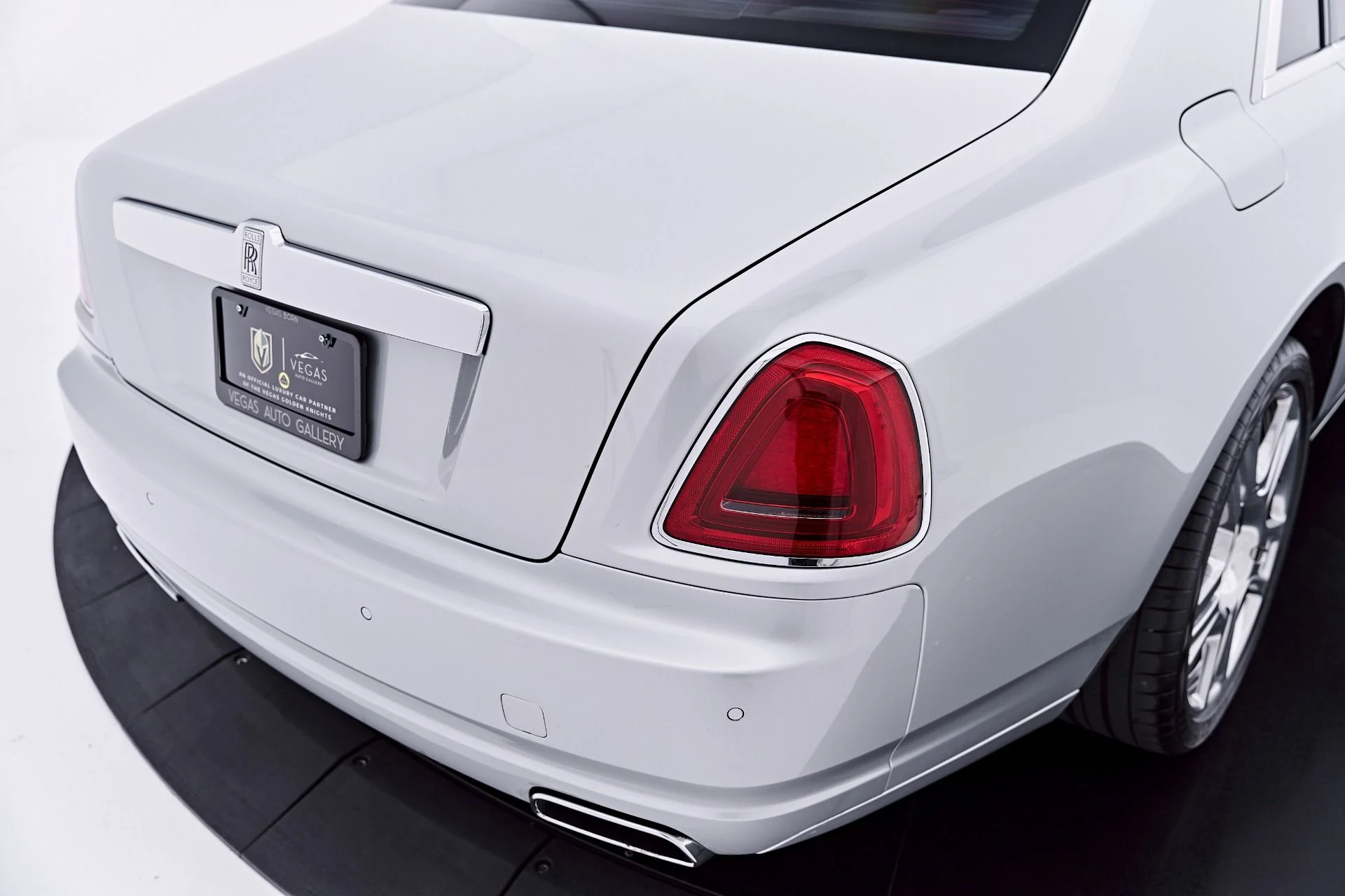 mph026_730235281_Used_2015_Rolls_Royce_Ghost_Base_1783648155_793b298f3a