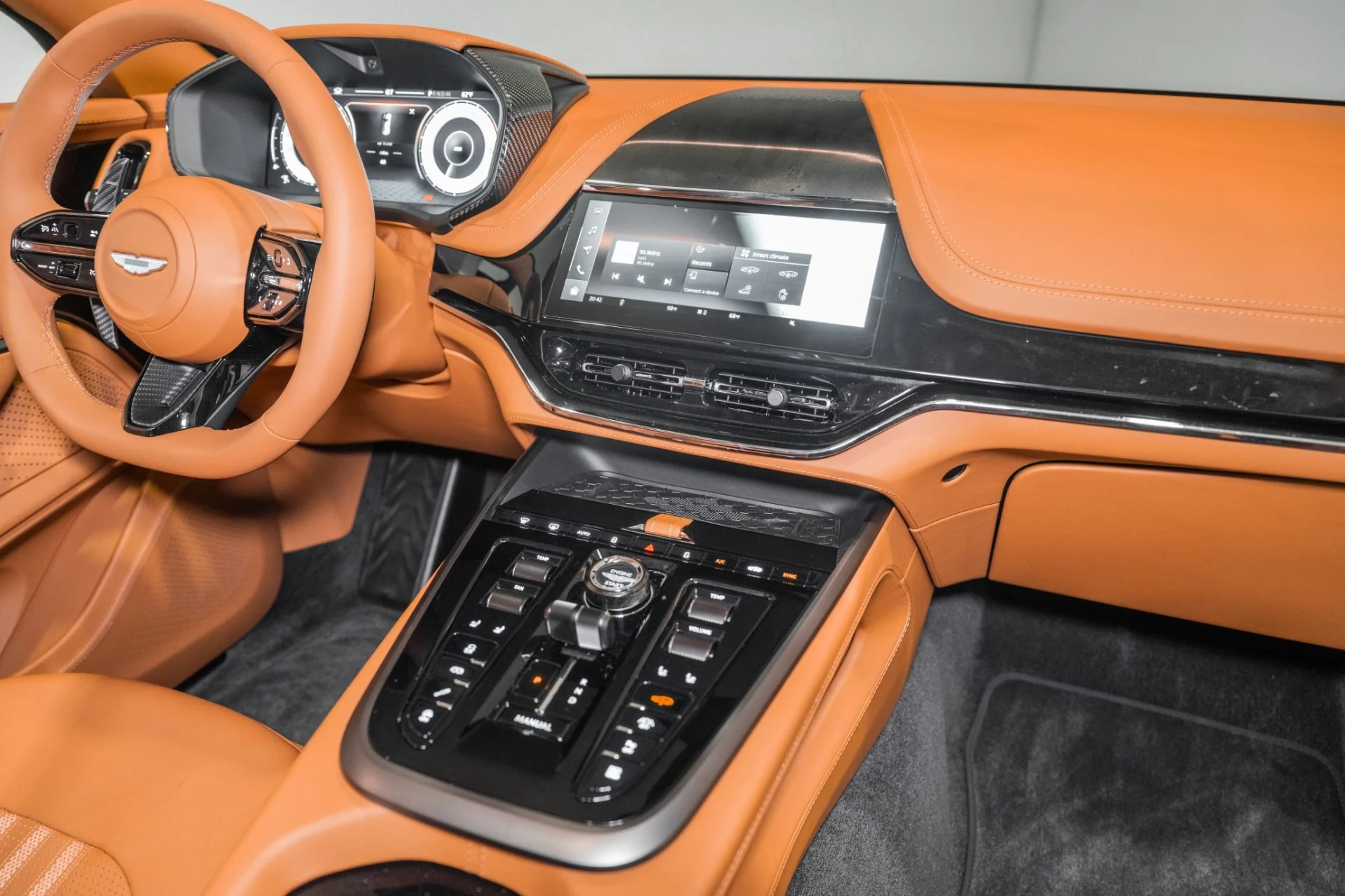 mph026_736101202_New_2026_Aston_Martin_DBX_707_1786372165_e3a528014a