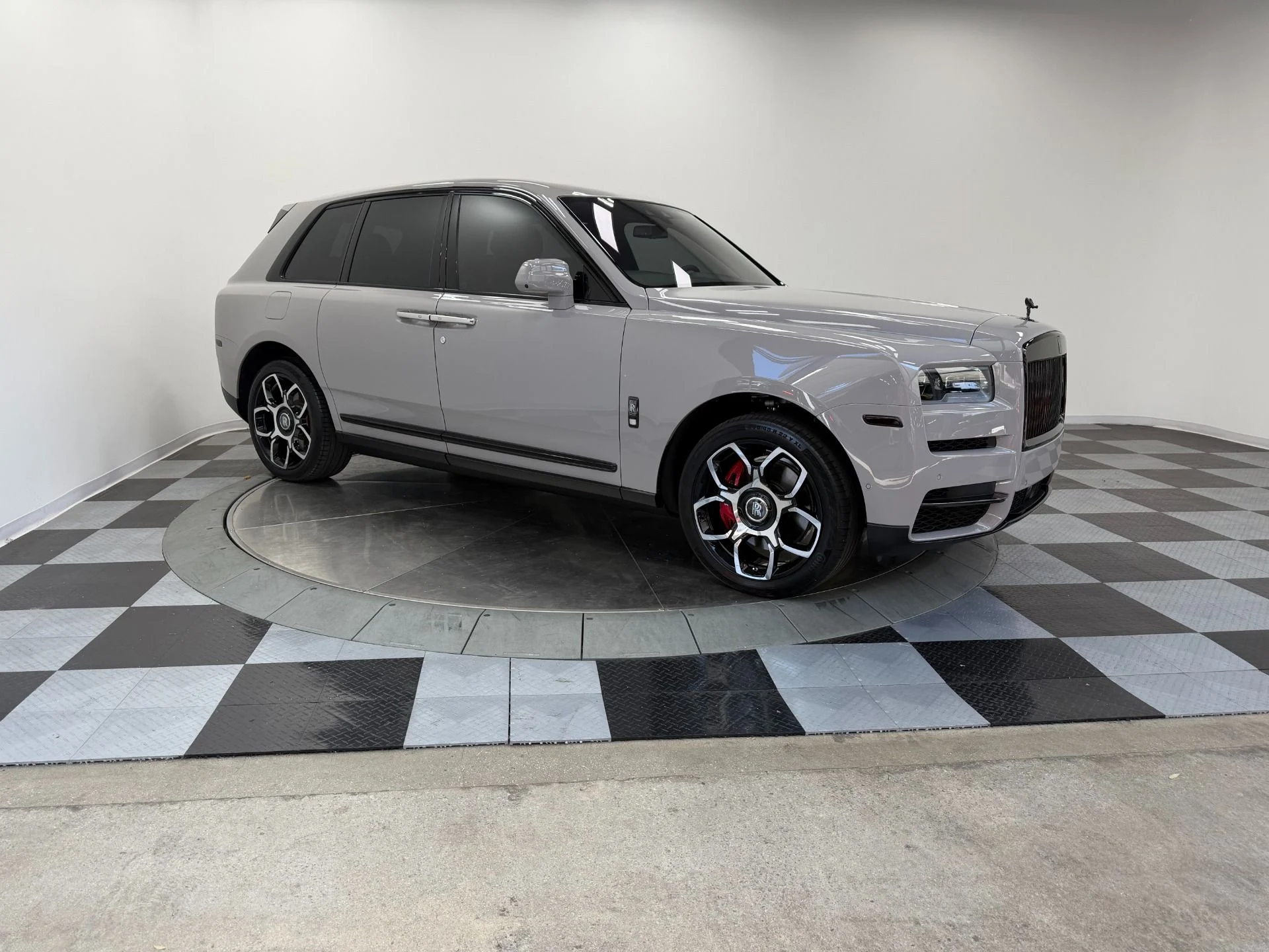 mph026_739888692_Used_2024_Rolls_Royce_Cullinan_Black_Badge_Immersive_Rear_Seating_Rear_Theatre_Configuration_1782147217_bda0738538