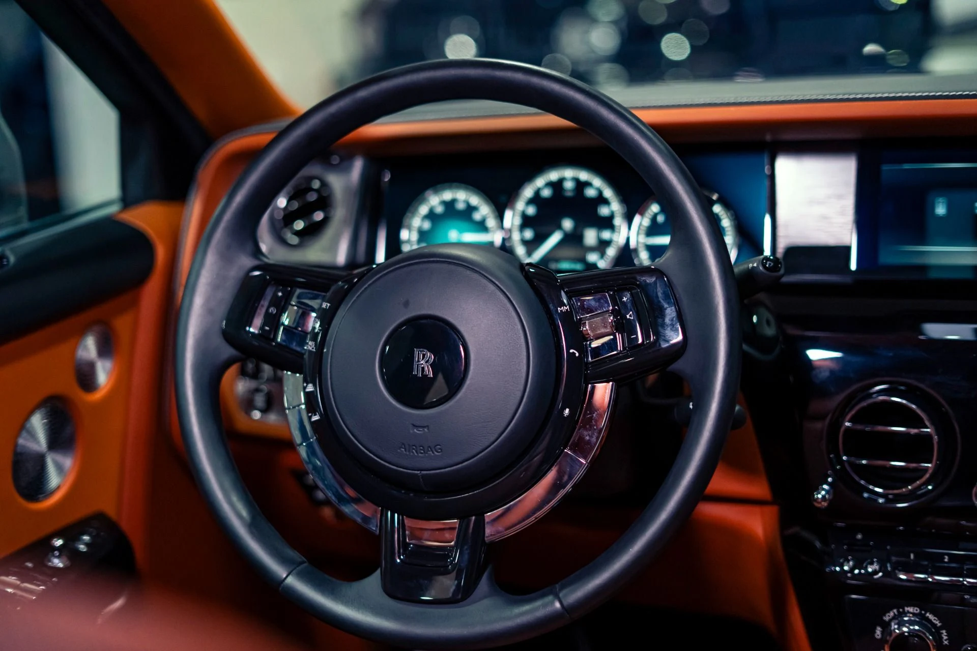 mph026_74633354_Used_2018_Rolls_Royce_Phantom_Mansory_Edition_1780351839_973ec7ec3c