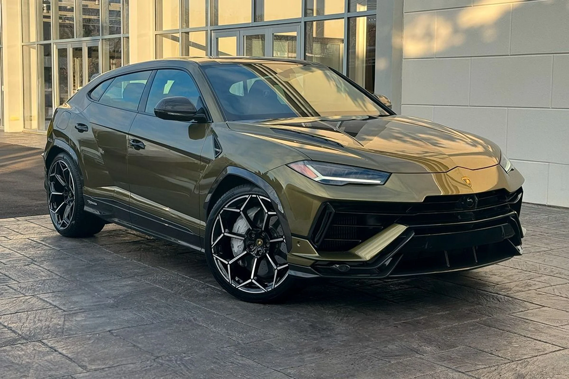 mph026_753928004_Used_2024_Lamborghini_Urus_Performante_1737380299_0c3b8a2fb6
