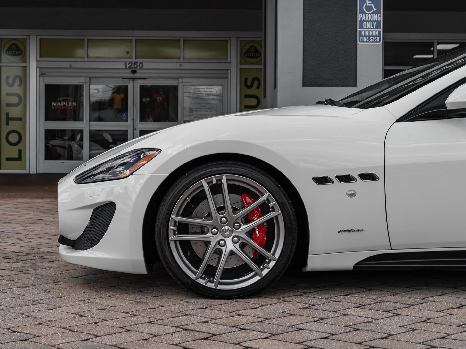 mph026_756186220_Used_2017_Maserati_Gran_Turismo_Sport_1759184218_79a52ccace