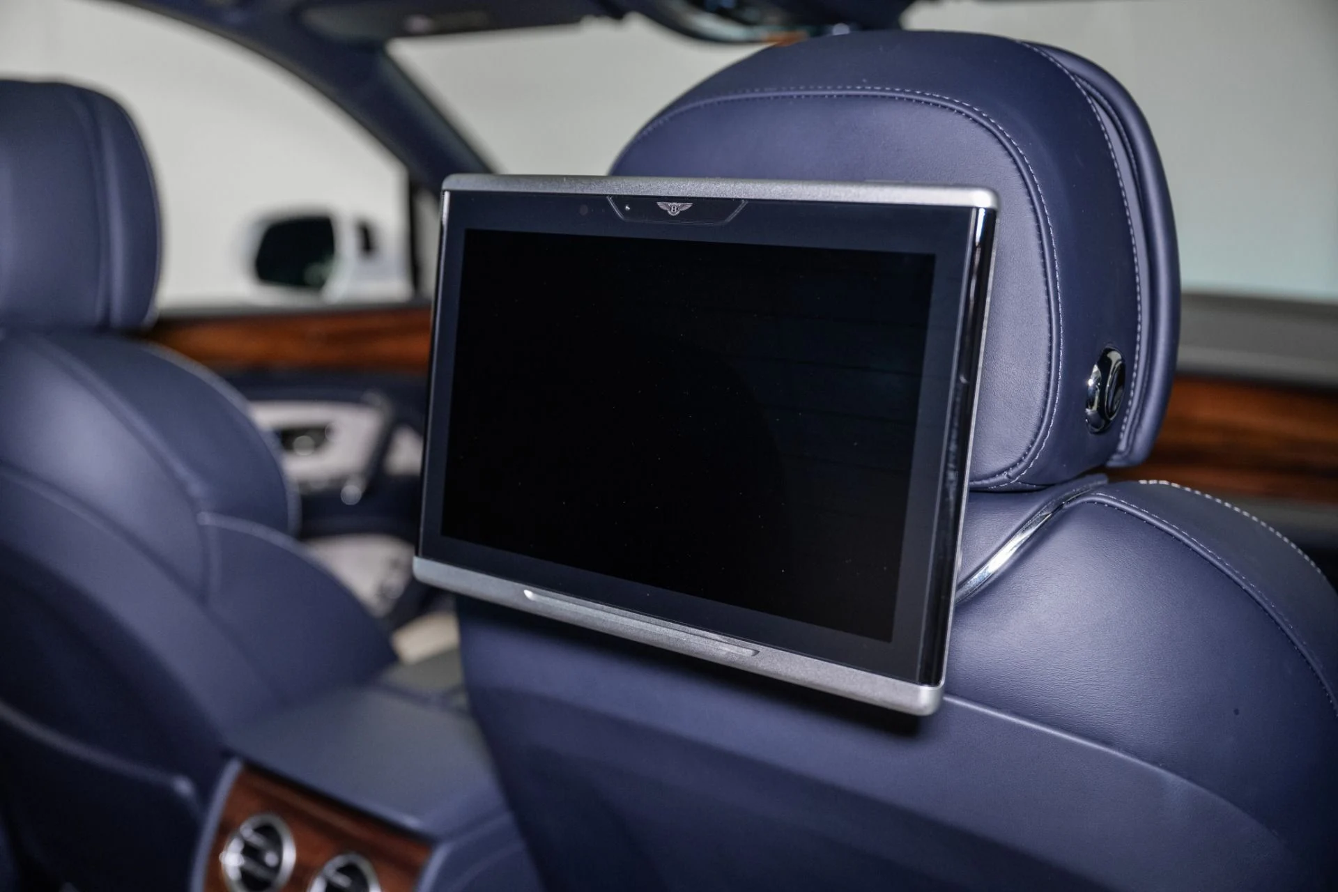 mph026_765823461_Used_2019_Bentley_Bentayga_V8_1759420865_e789f42bc5