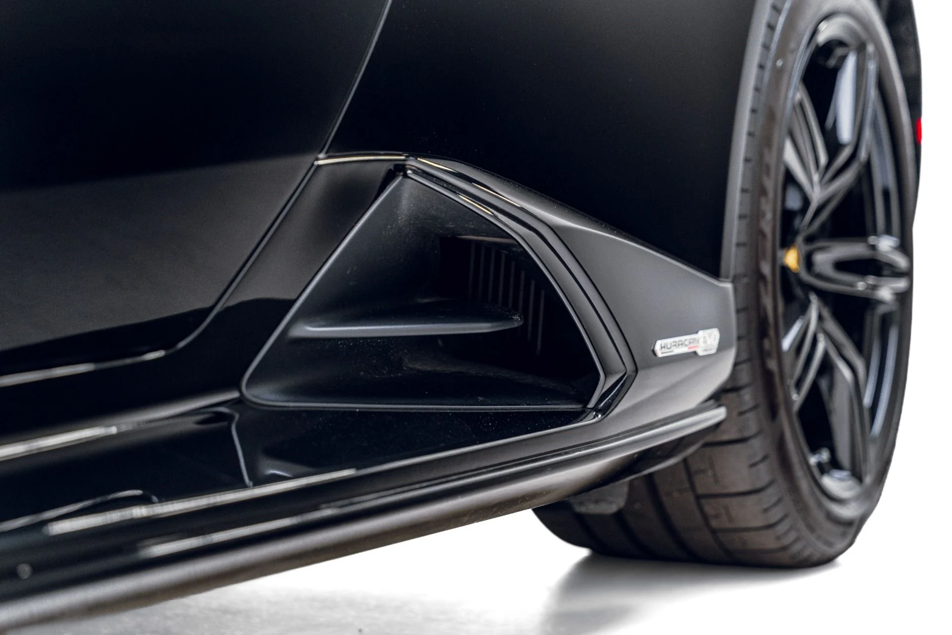mph026_770743370_Used_2021_Lamborghini_Huracan_EVO_1782507537_0c89b45531