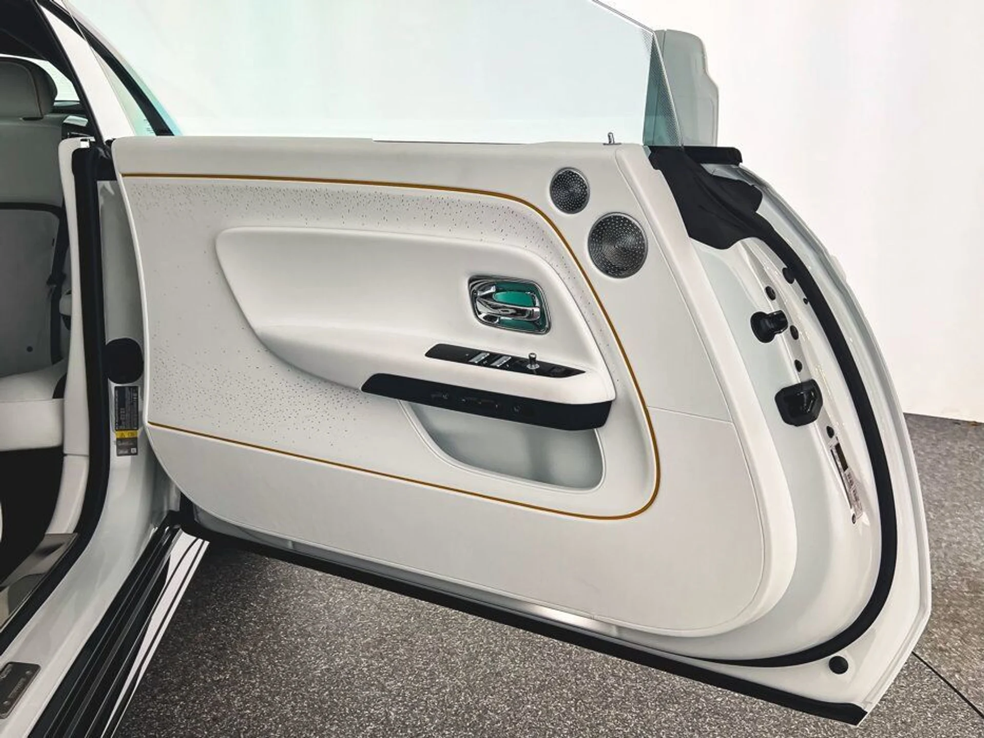 mph026_789182332_d042410af9cc041ead64bc0b2b00b0e1x_0c4f854832