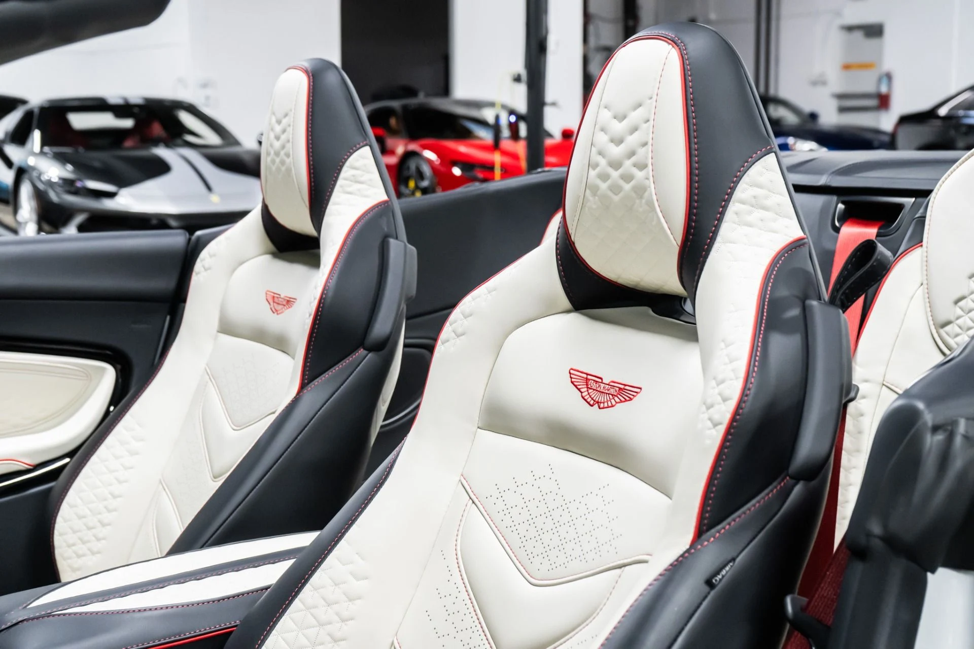 mph026_791669901_Used_2023_Aston_Martin_DBS_Volante_1756217476_a930613f17