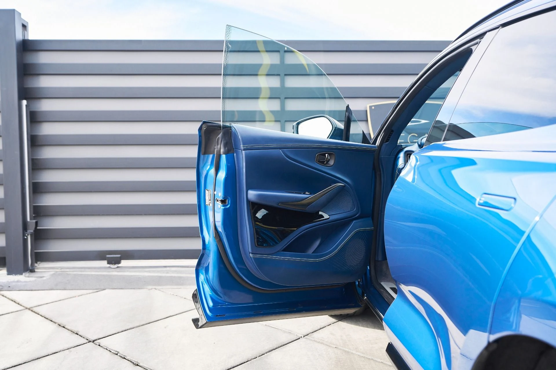 mph026_79260529_Used_2023_Aston_Martin_DBX_707_1762900339_2ceba2410d