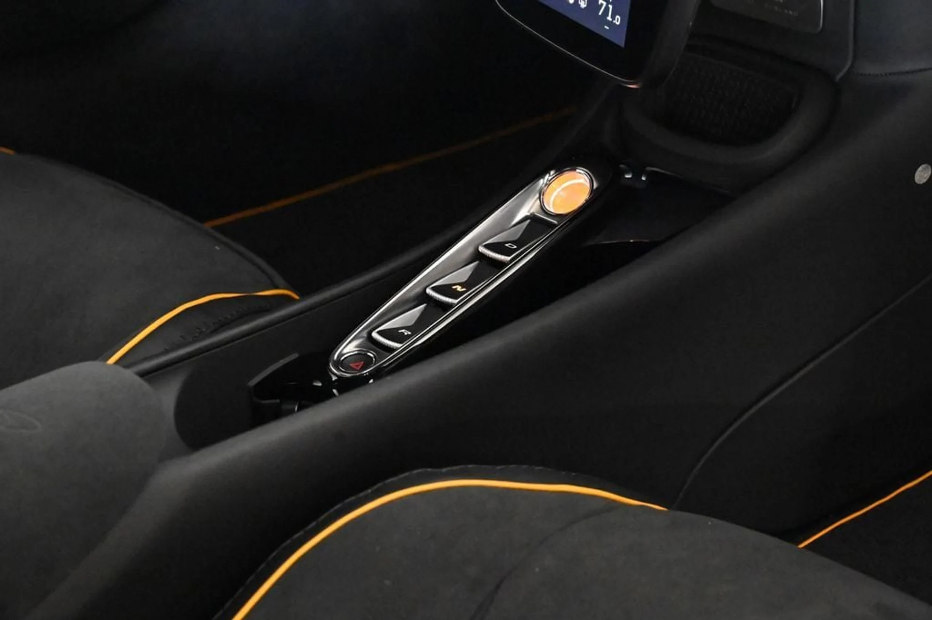 mph026_796415352_used_2025_mclaren_artura_performance_11350_22911649_26_1024_130451cc50