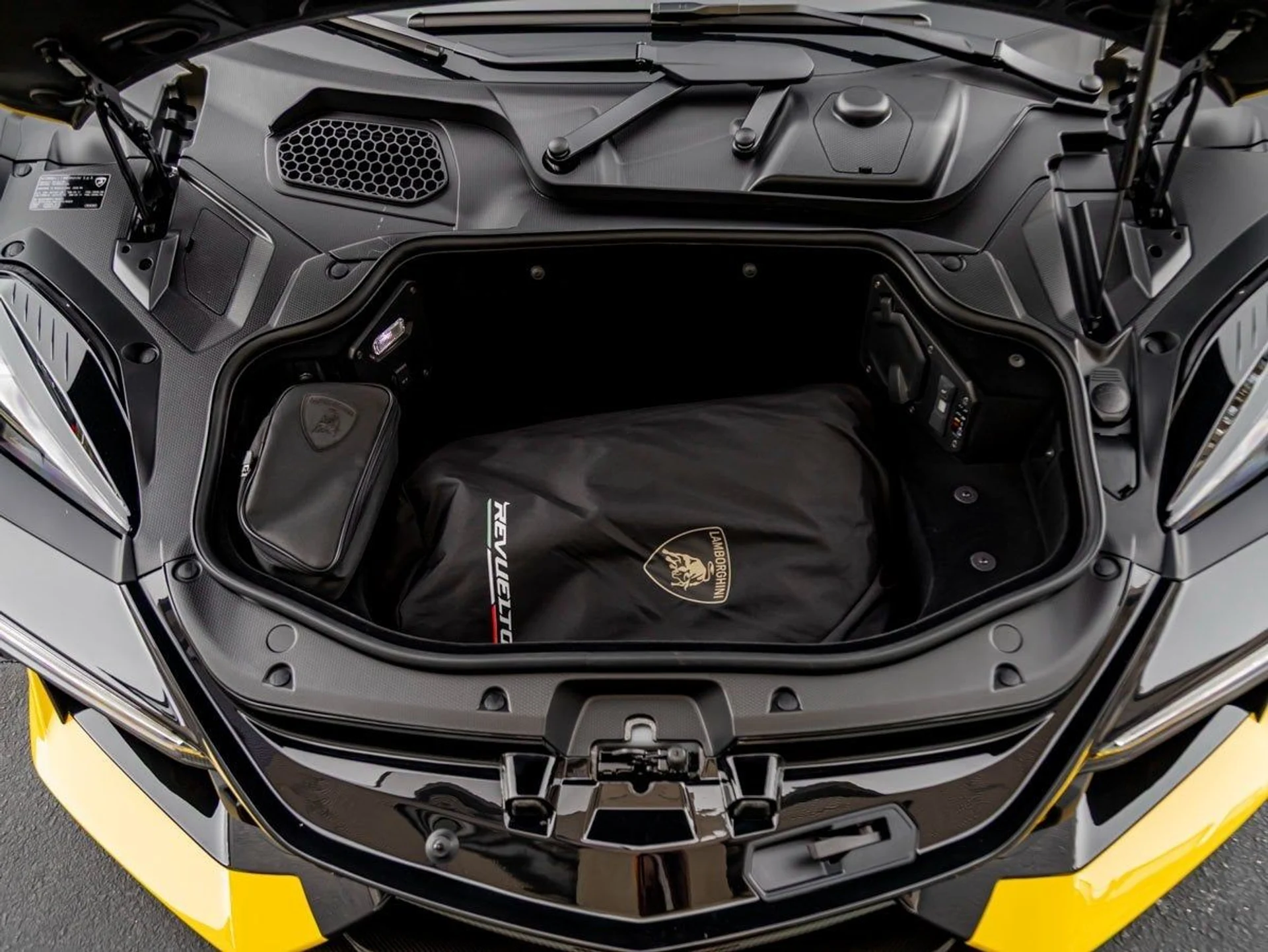 mph026_800149663_27_9cb5561f69