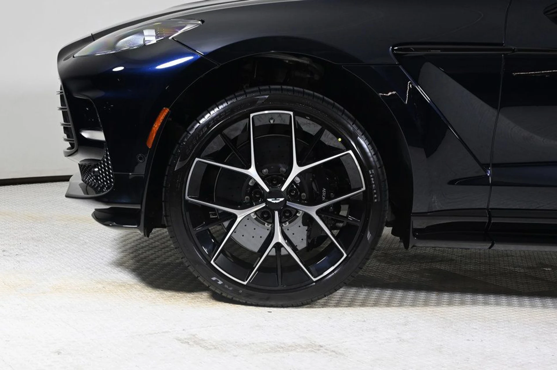 mph026_801282286_new_2026_aston_martin_dbx_707awd_11350_22964194_27_1024_26807fe937